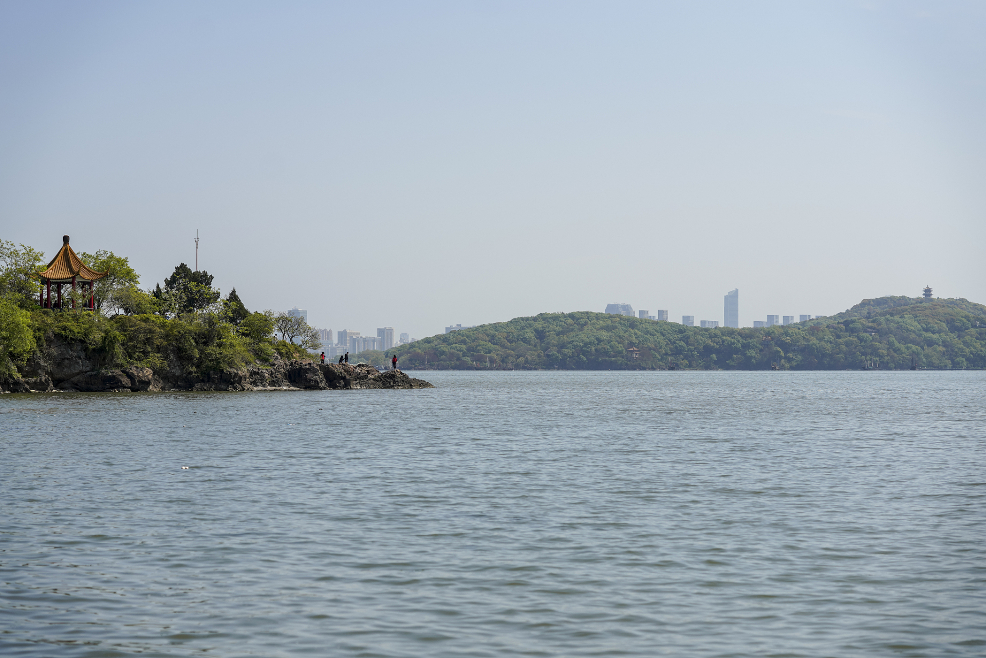 鼋头渚位于江苏省无锡市太湖之滨,是太湖风景名胜区的主要景点之一