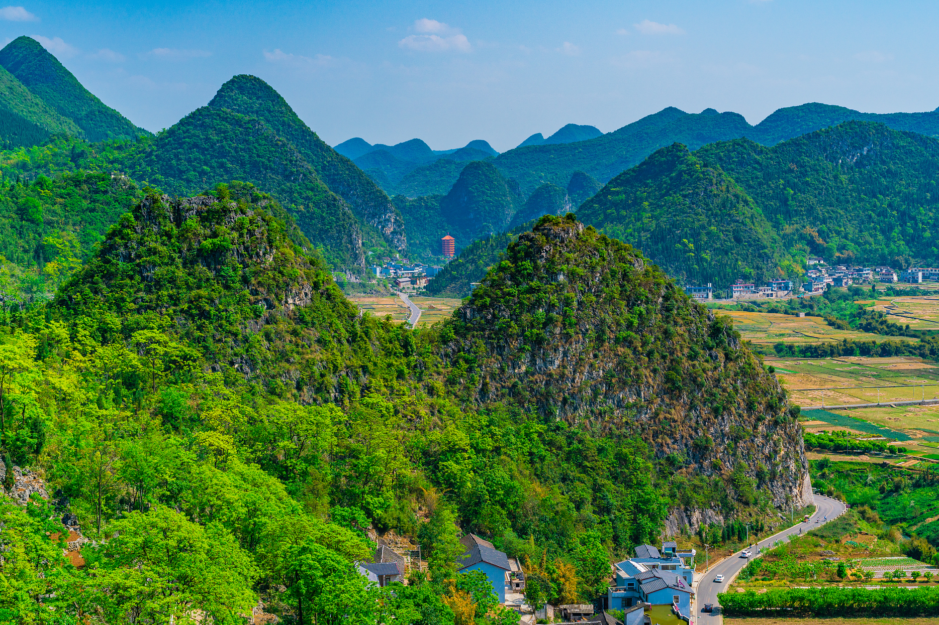 阳山旅游必去的十大景点包括阳春古城,丹霞山,大王峰,阳江大峡谷,水东