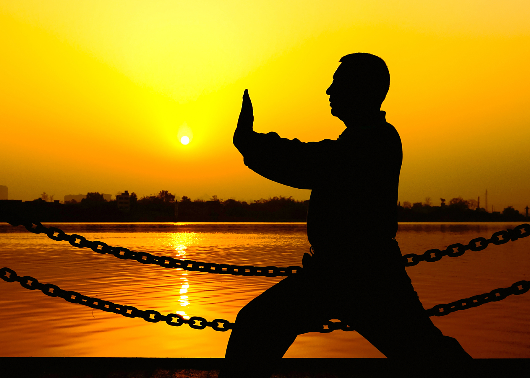 根据美国新闻网站npr刊发的消息,一些研究人员正在关注太极拳对于