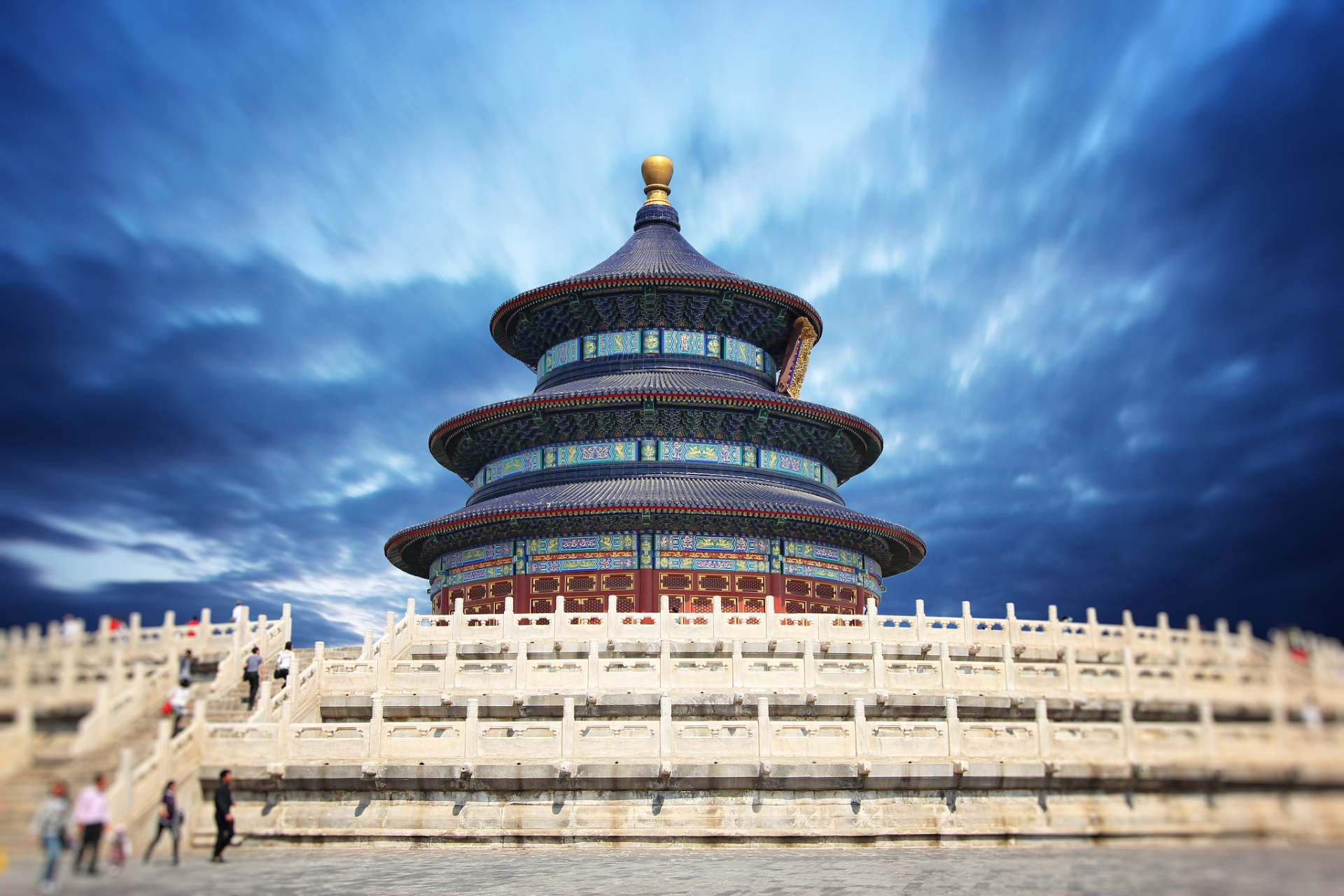 #假期返程注意添衣保暖#  华西秋雨连连,部分地区有中到大雨,甚至局地