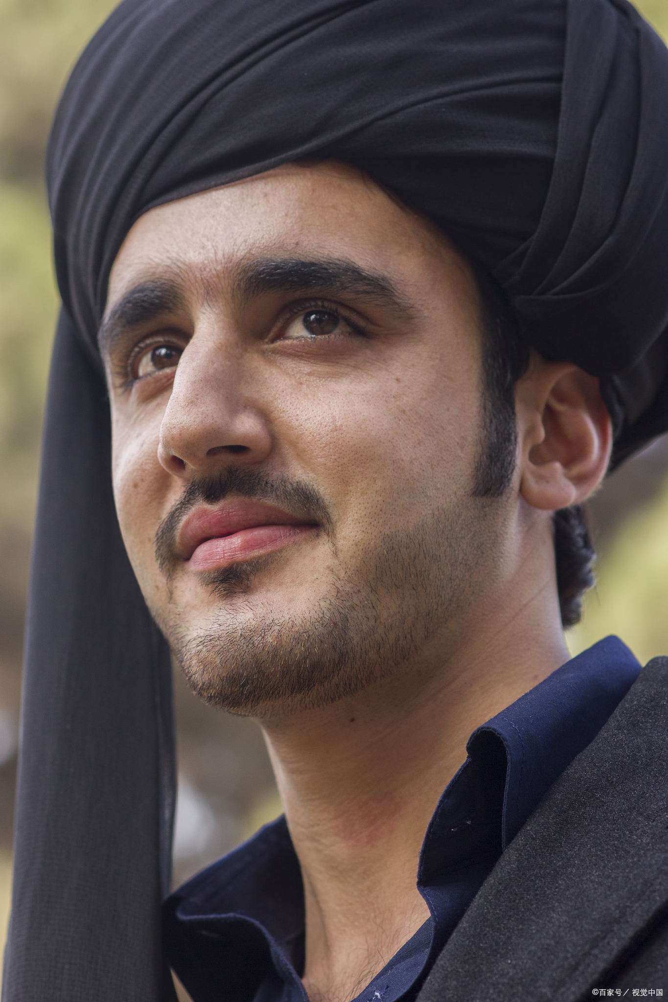 那些习惯了西装革履,咖啡香浓的白人国家,突然间发现自印度白种人印度