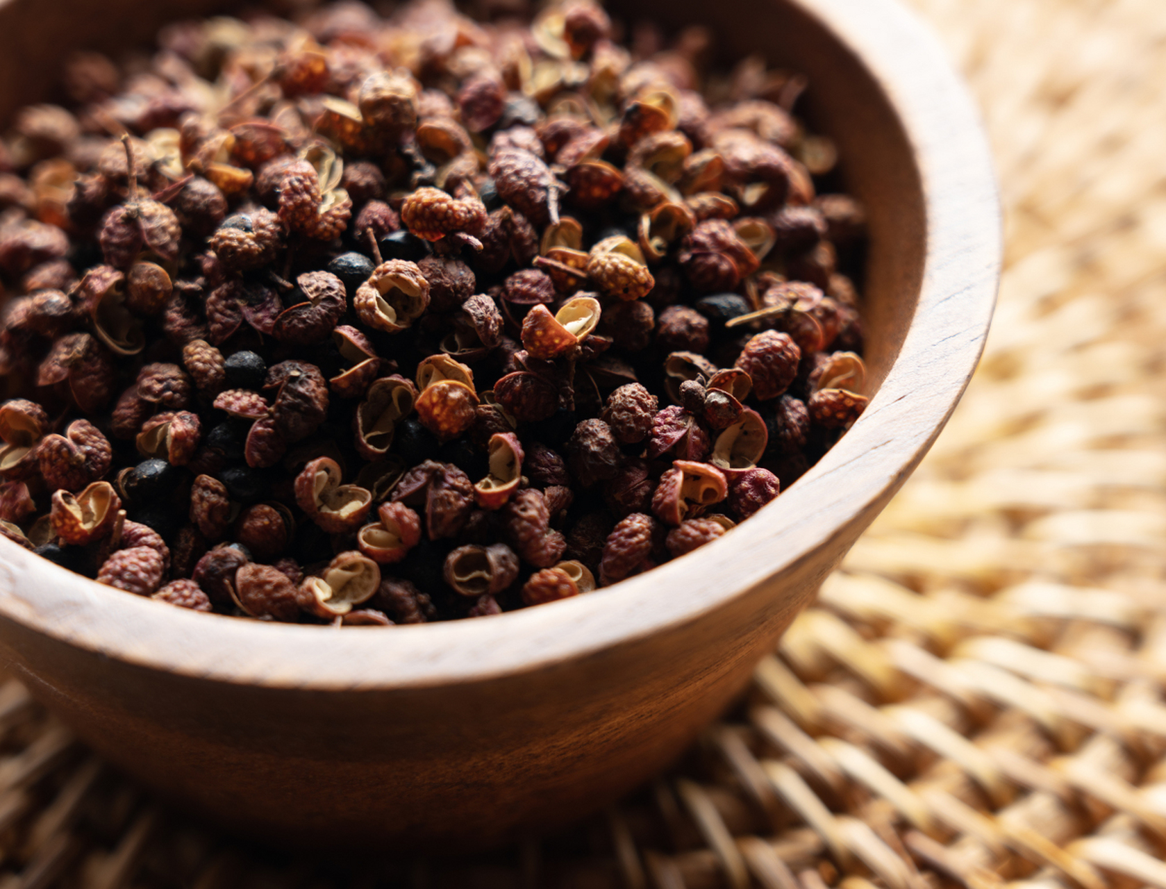 据李时珍在《本草纲目》中所述,花椒是纯阳之物,能入肺散寒,治咳嗽.