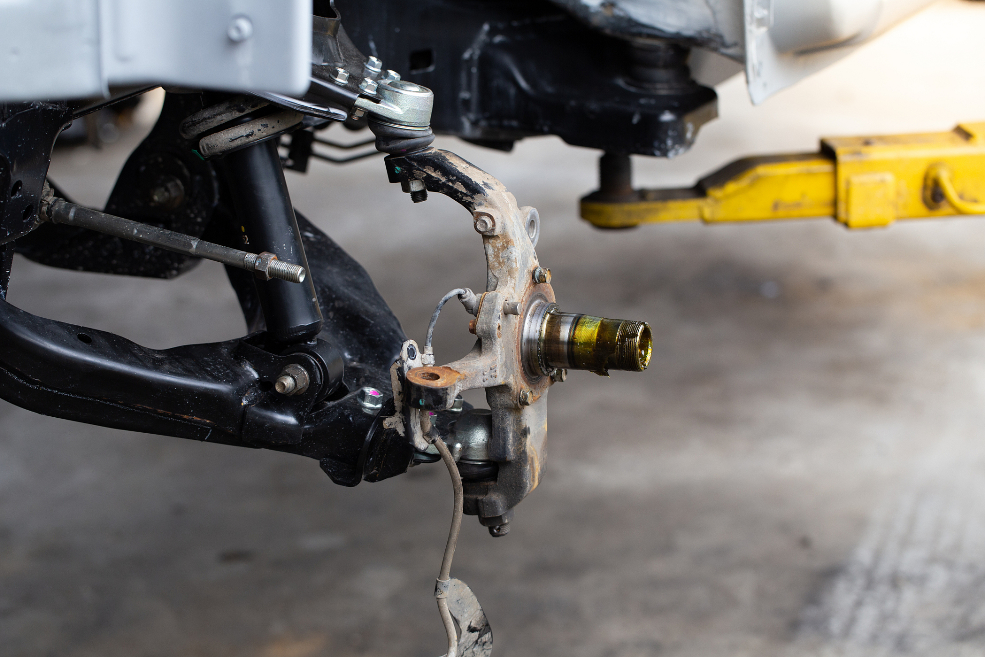 "线控底盘"成为实现高阶自动驾驶的必要条件,这四家有望翻倍?