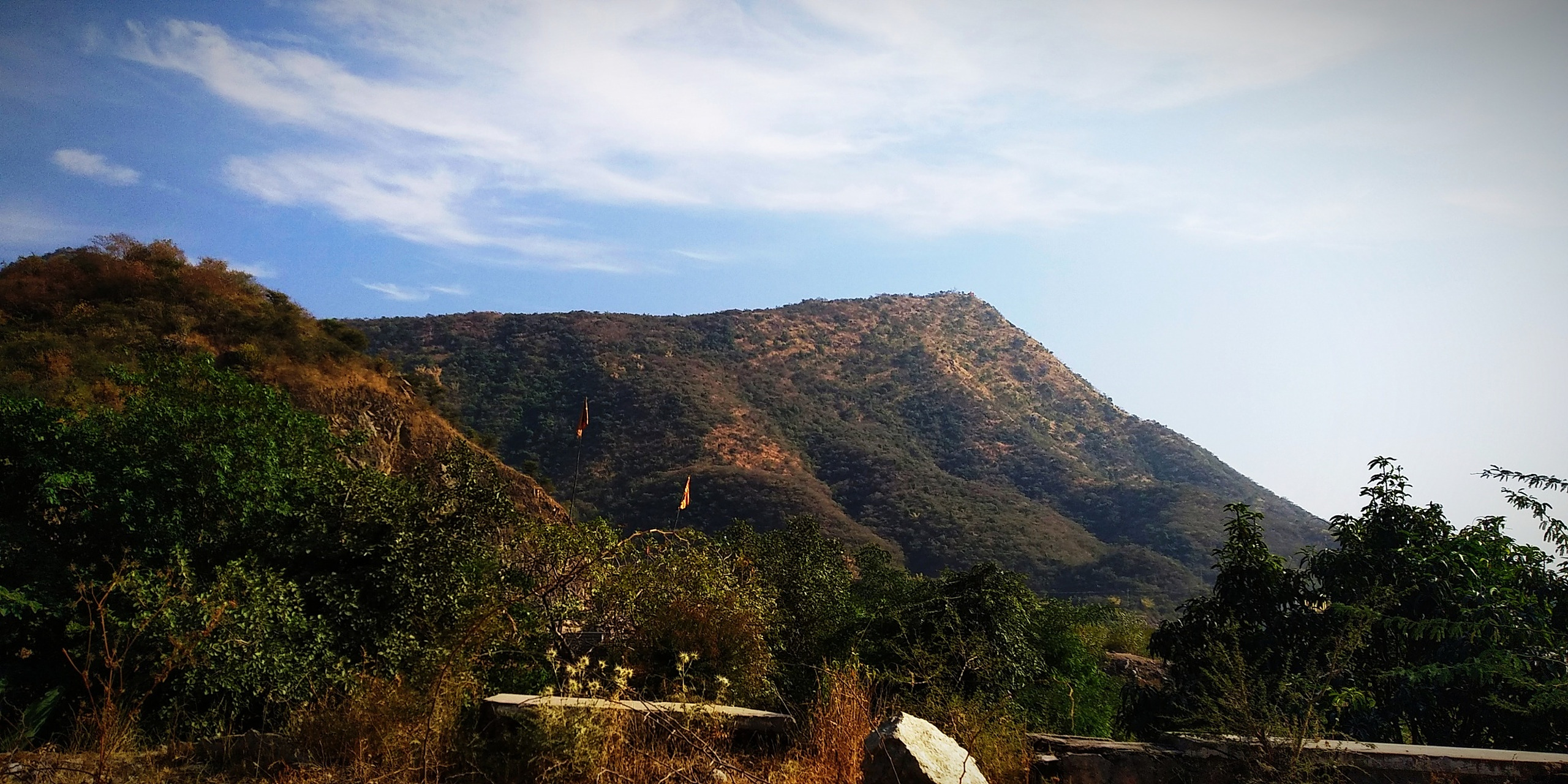 心定西再出发#西岩山又称西峰山,是甘肃省定西市的一座名山,海拔高度