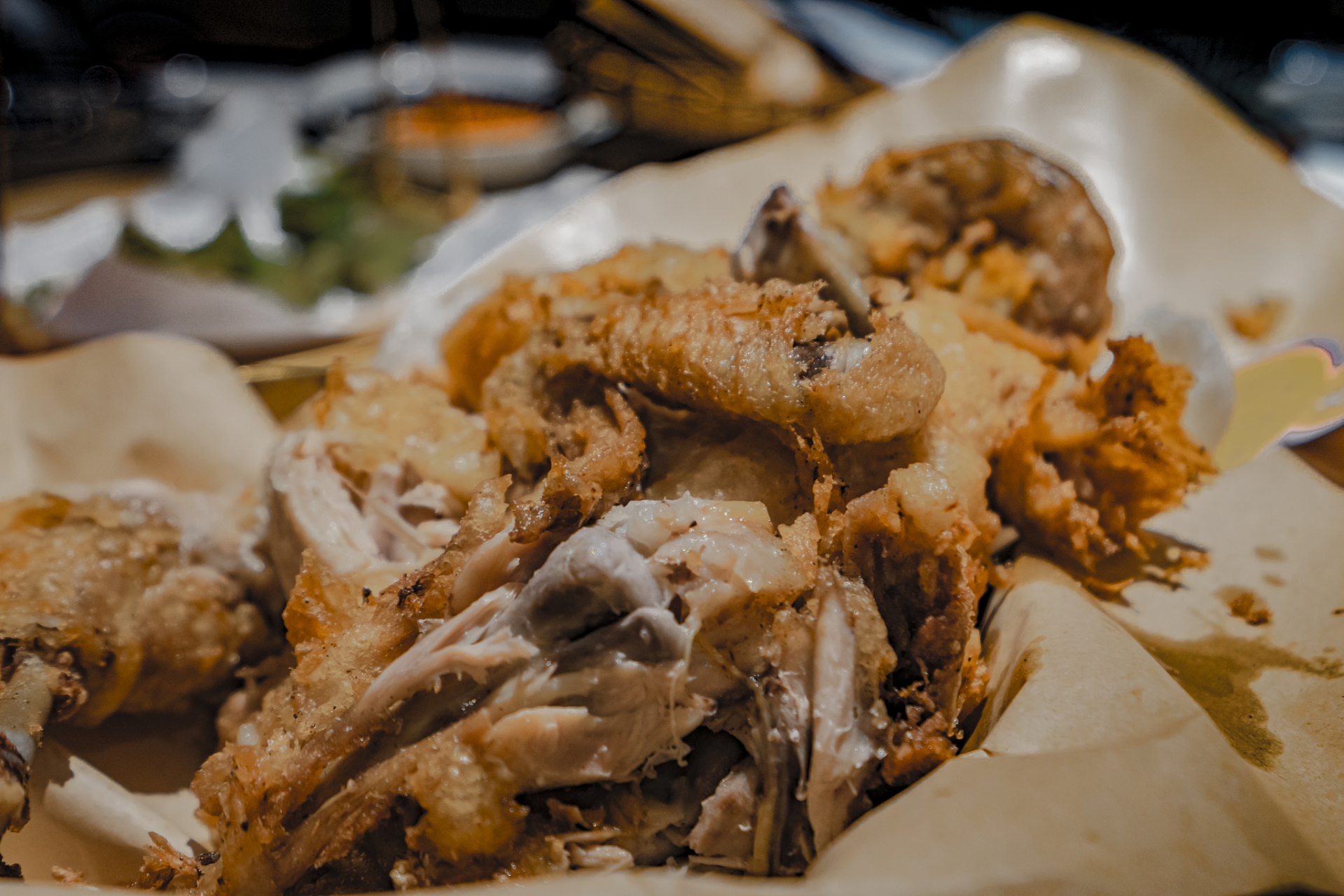 葫芦鸡是陕西省西安市传统风味名菜,始于唐代.