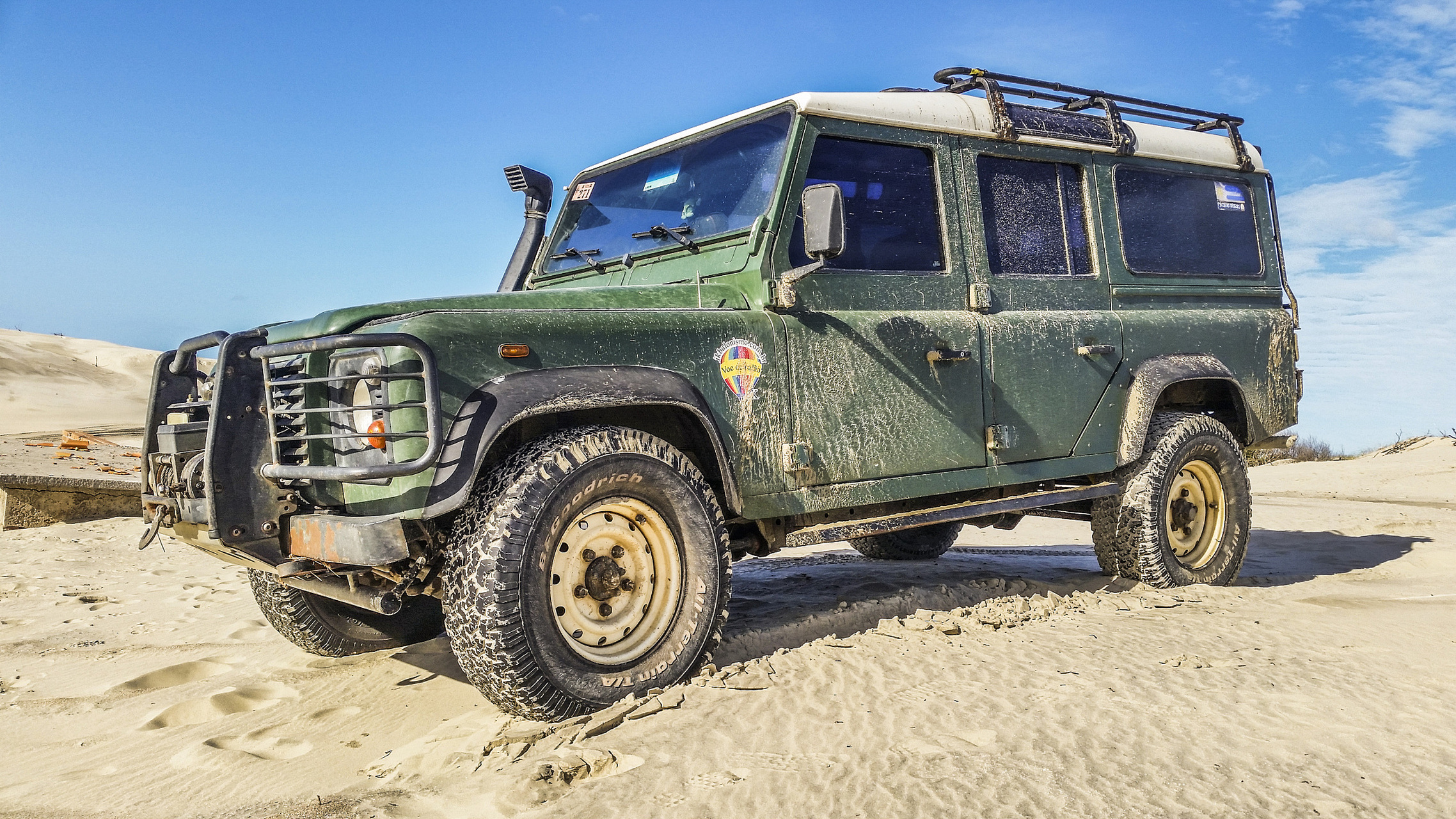 jeep品牌源自二战时期军用车辆,以越野性能和可靠性著称