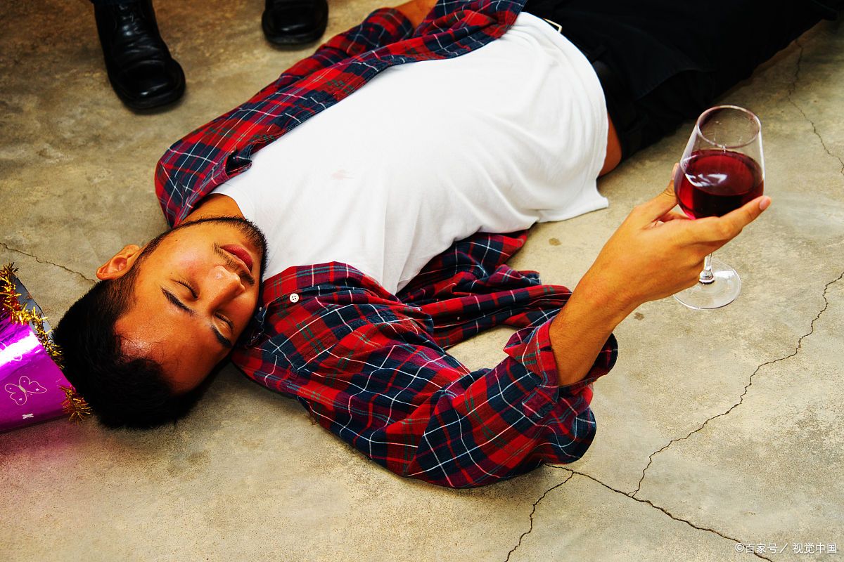 相反,酒后的男人哪些表现是爱你的?