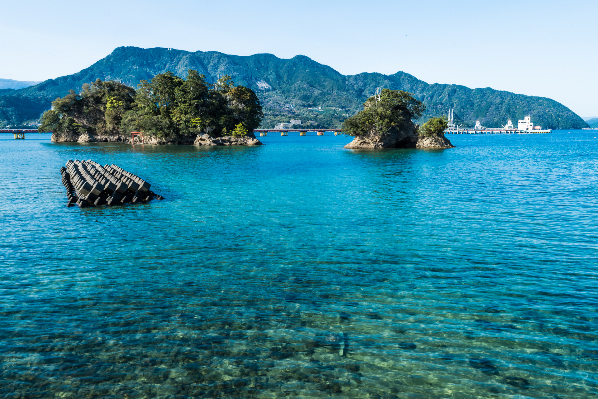 秋天到台湾旅游必去的3个景点有:  基隆正滨渔港.