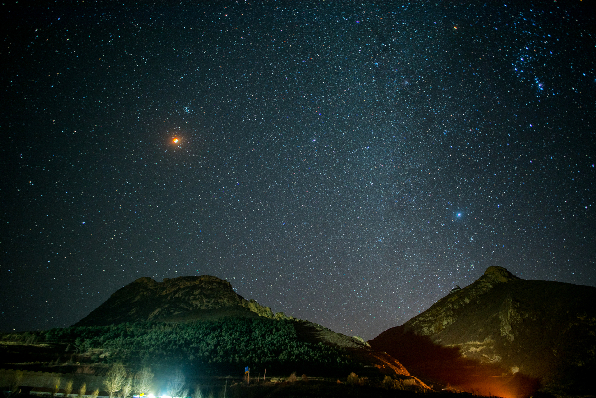 寻找百度ai写手计划#  乡村夜晚的星空:无尽的奥秘与神秘  在繁忙的