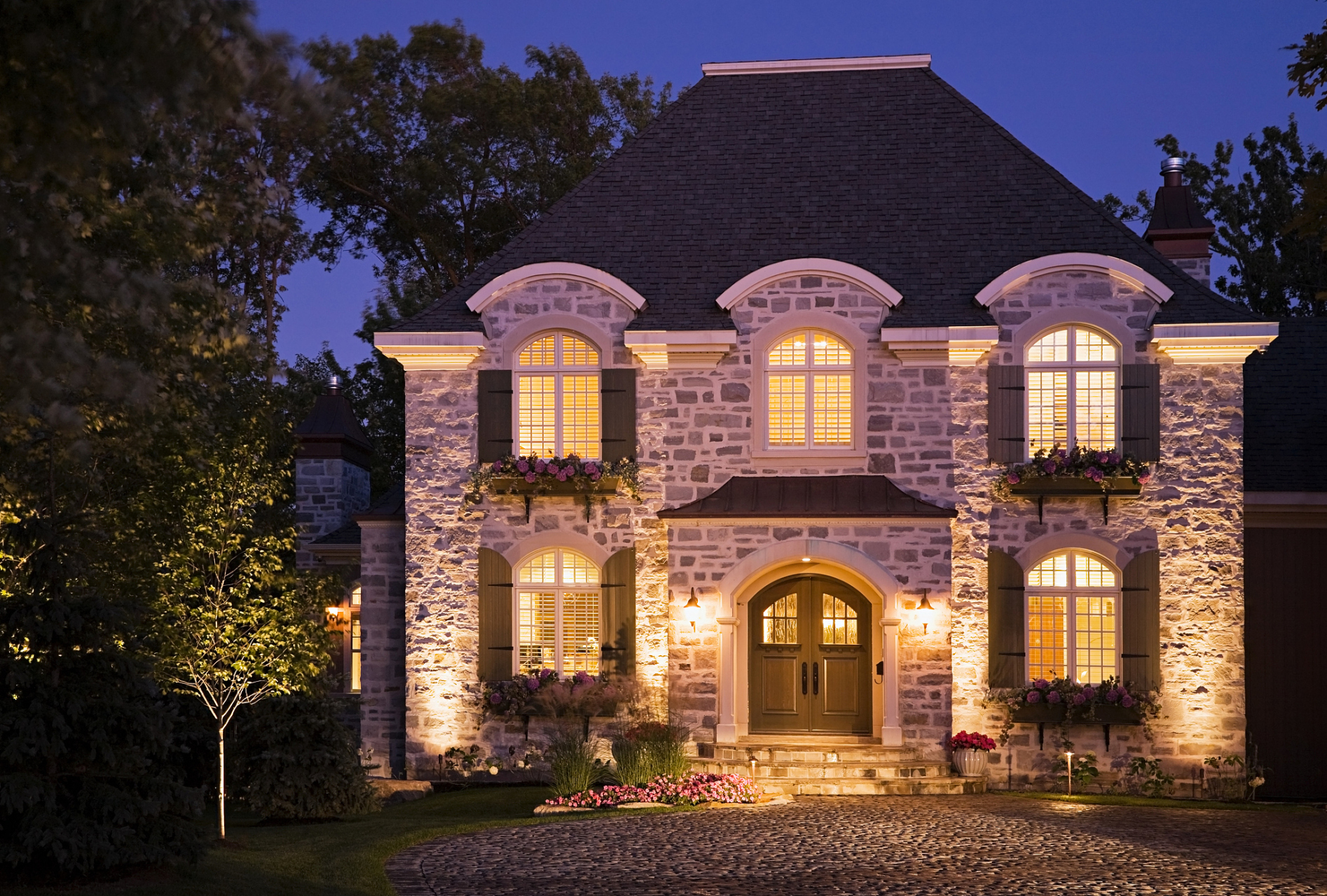 这些欧式建筑,看起来都豪华梦幻,是让人艳羡的高级住宅.