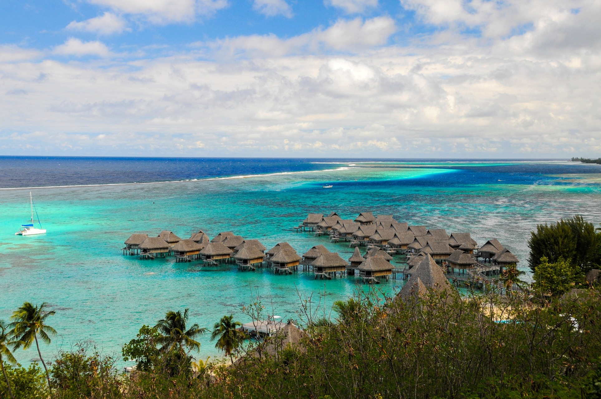 此外,巴里卡萨岛也被联合国列为保护的海底区域.