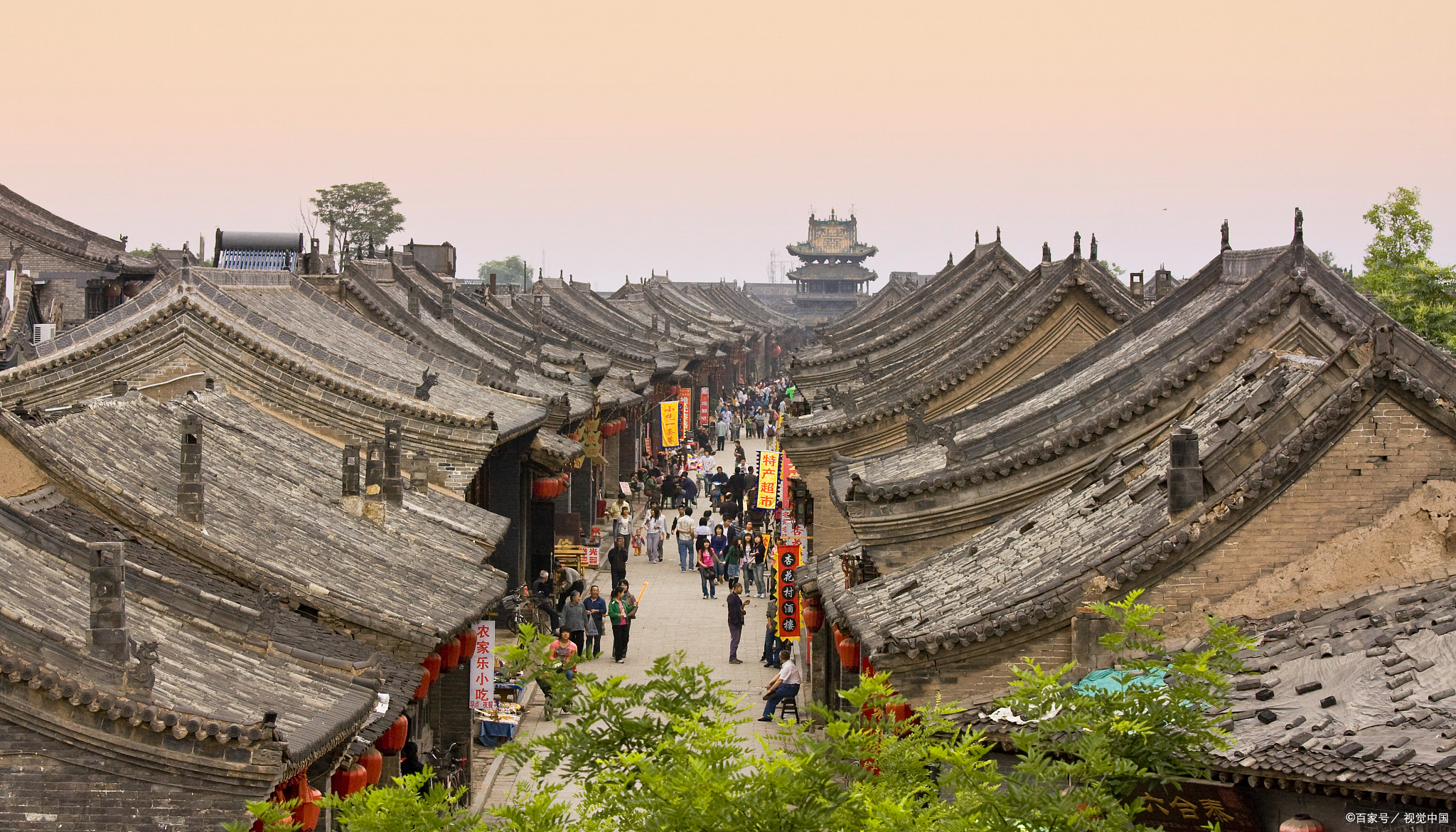 以下是三个山西旅游推荐景点:  平遥古城:位于山西省中部平遥县内,是