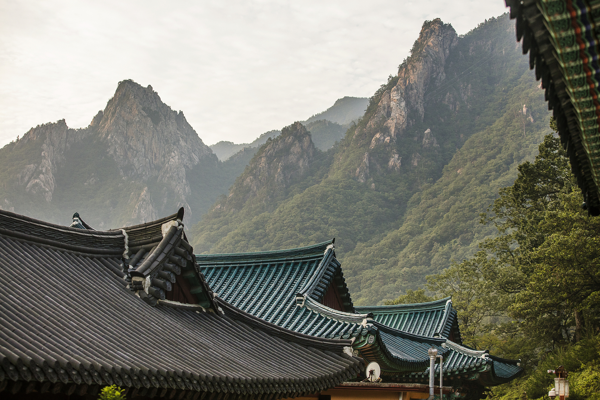 南山南五台景区位于中国陕西省西安市长安区,是秦岭终南山世界地质