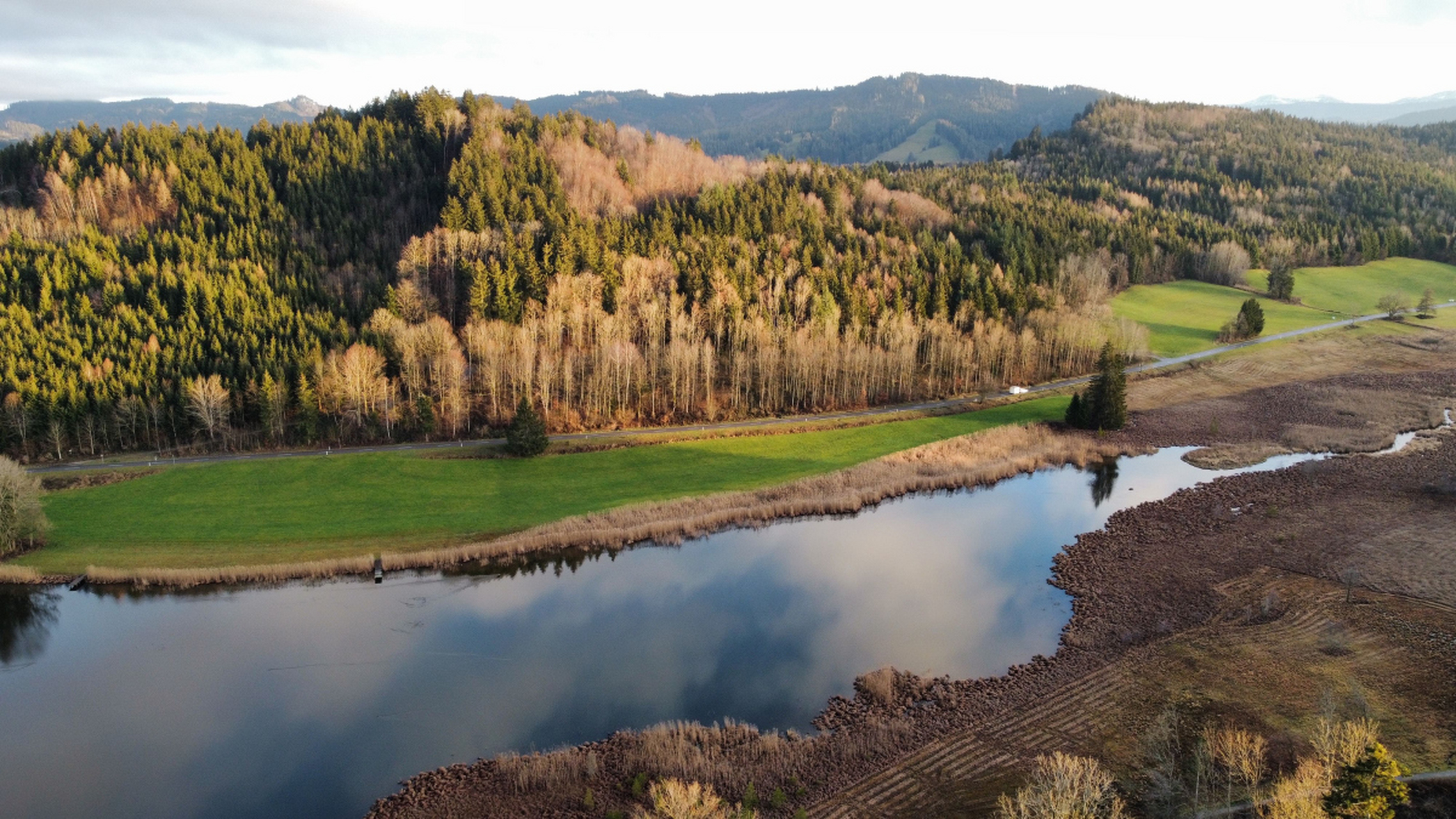 伊春,位于中国东北的黑龙江省,是一个充满自然风光和历史遗迹的旅游