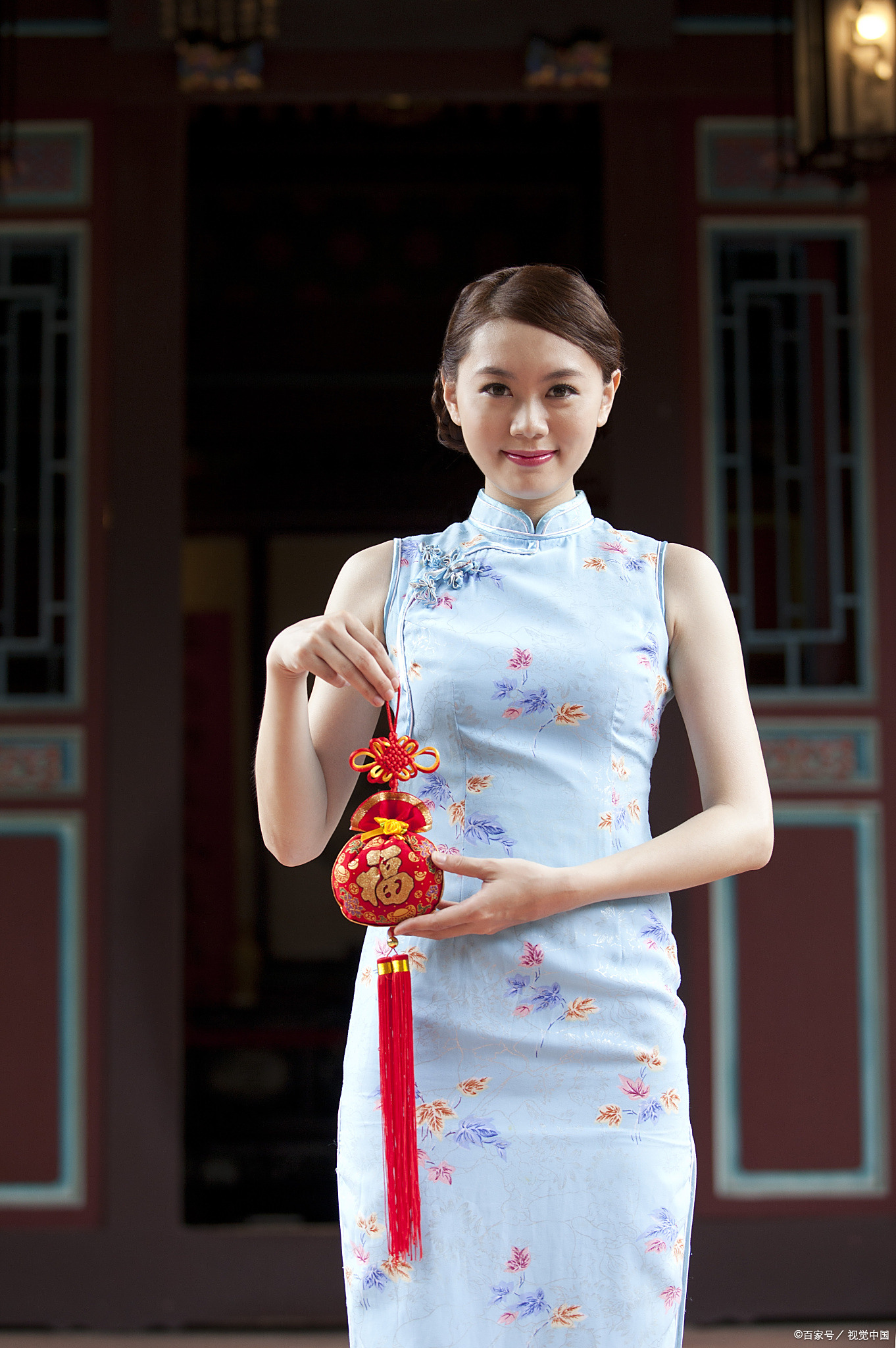 旗袍是最能展现形体美的服装.@学一些基础知识的动态