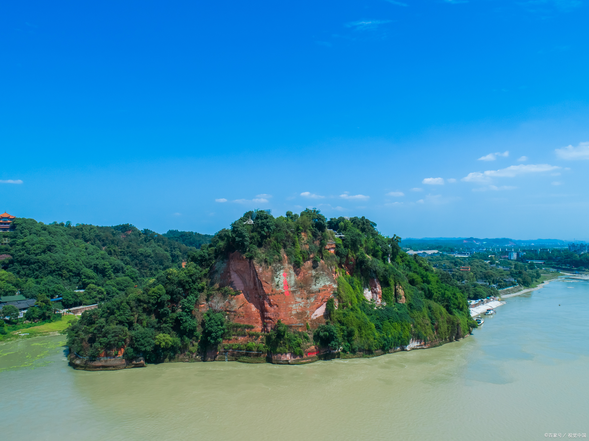 老霄顶,乐山的小众打卡地,,无数游子为其独特魅力而纷至沓来.