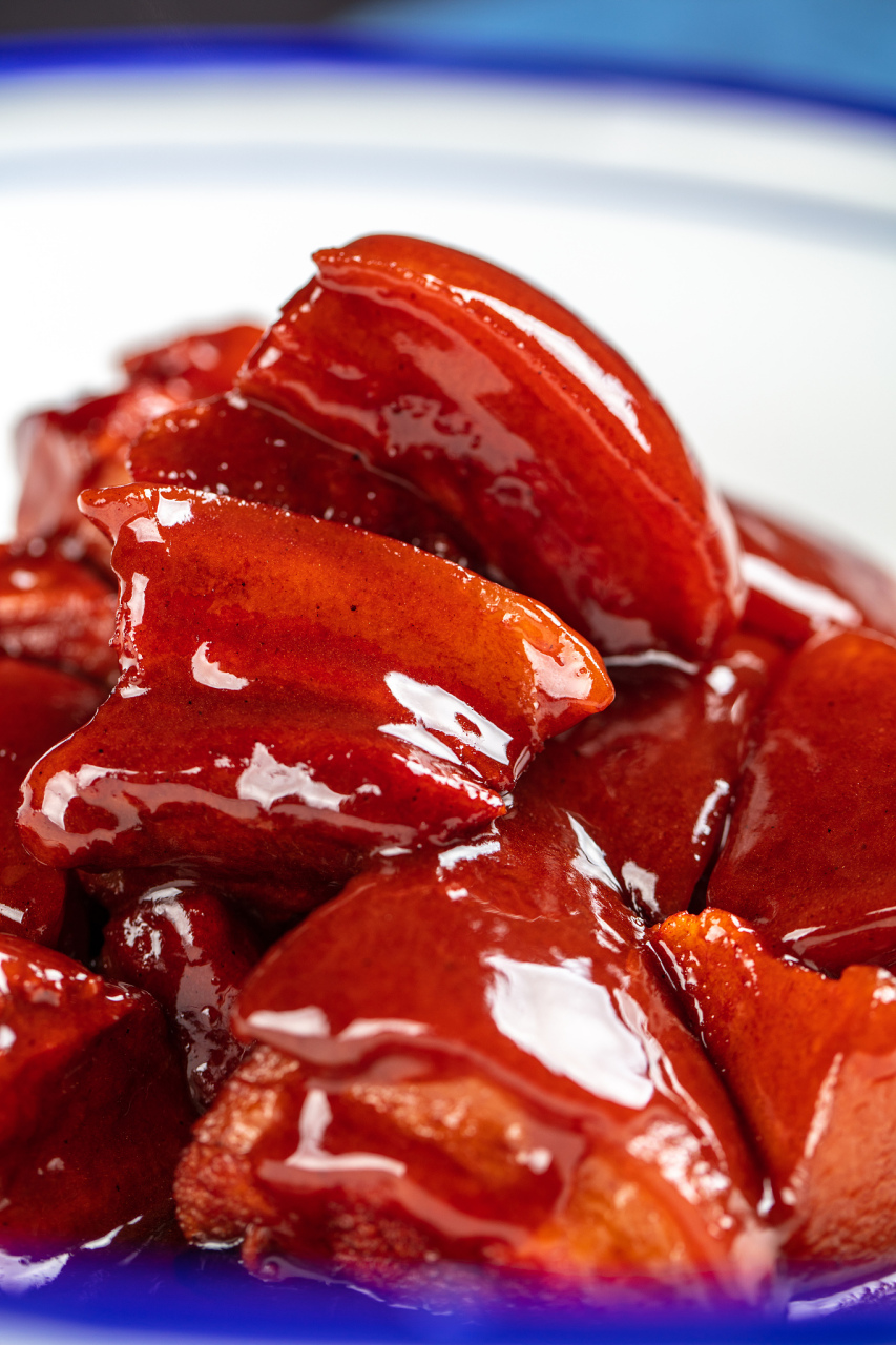 毛氏红烧肉:毛氏红烧肉是湖南传统的名菜之一,以猪肉为主要原料,加入