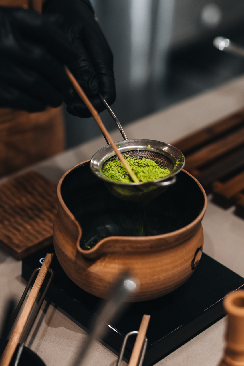 如今茶艺不断创新茶叶种类也百花齐放品质上乘且适合研磨的茶叶方能