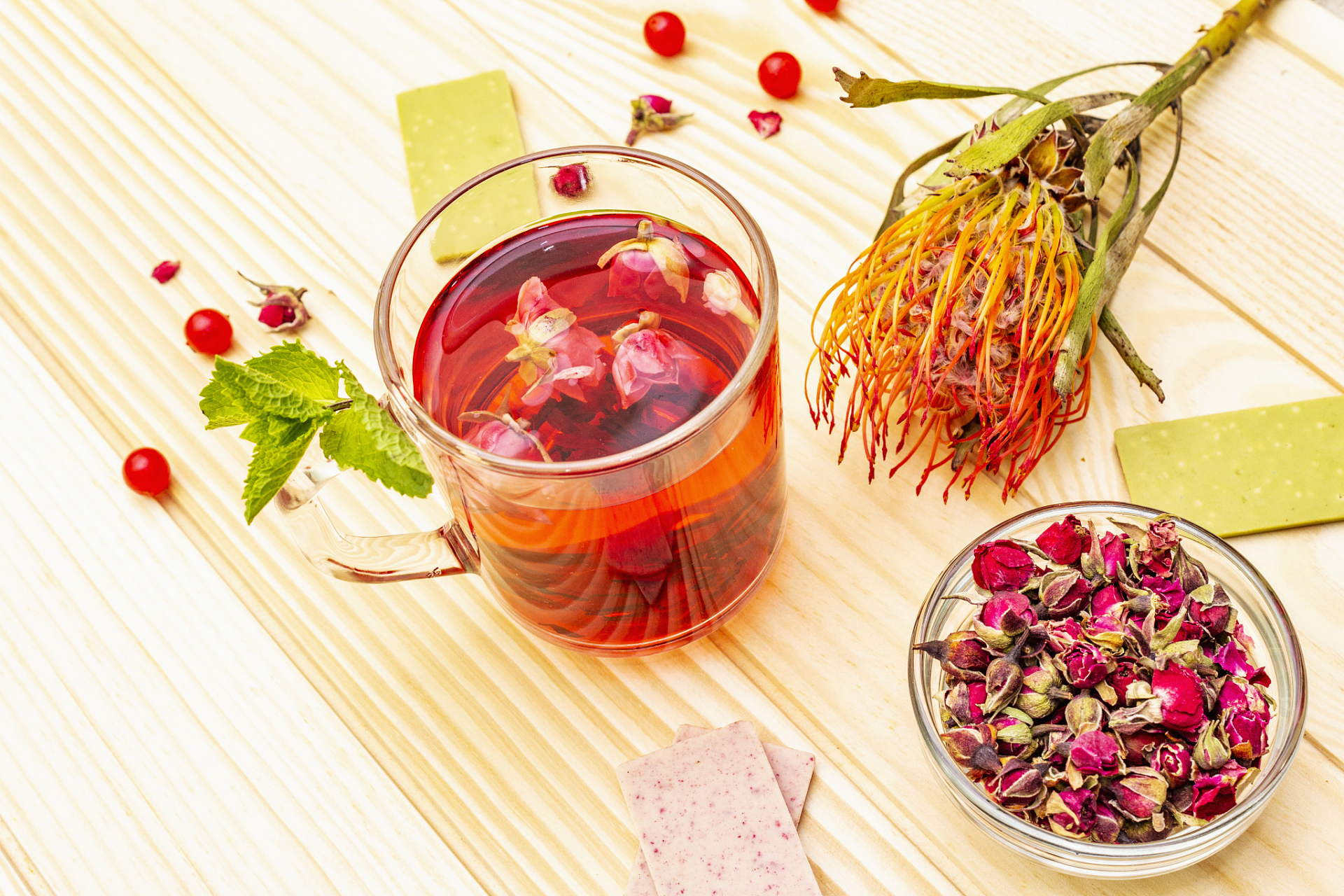 在浮躁的大都市悠闲的下午,捧着一杯茉莉花茶,看着窗外的云彩,心顿时