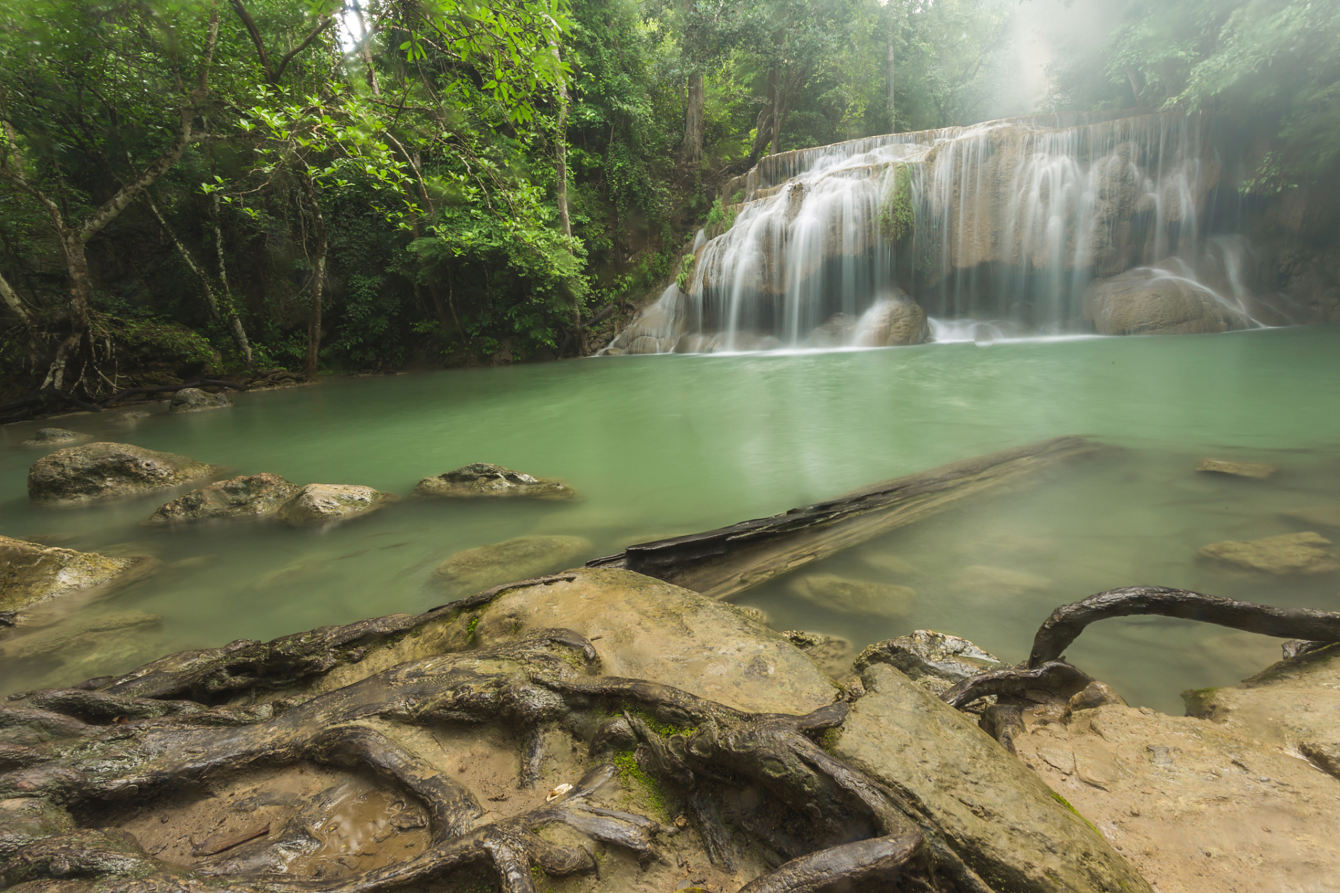 镜头里的春天# 春日里的荔波,仿佛被春天的画笔轻轻点染,小七孔更是