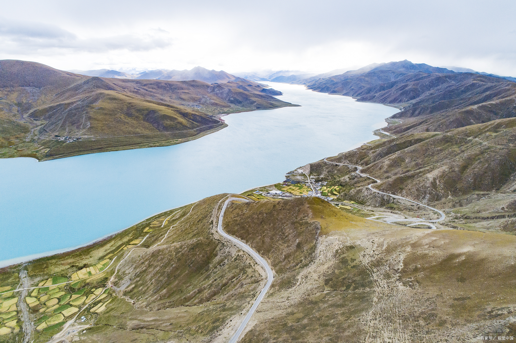 春游当你踏入尼洋河风光带,首先映入眼帘的是那碧绿的河水,清澈见底