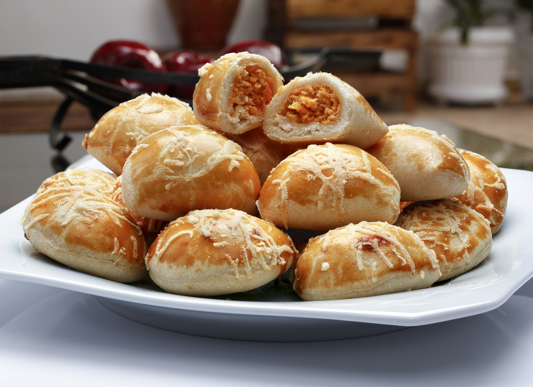 栗子酥和凤凰酥,口感鲜美让人回味无穷97  大家好,我是俊华,一个