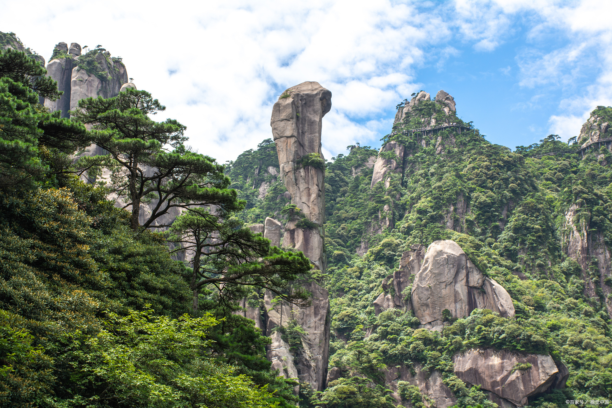 有一座著名的山峰——三清山,它不仅是道教名山,也是世界自然遗产地