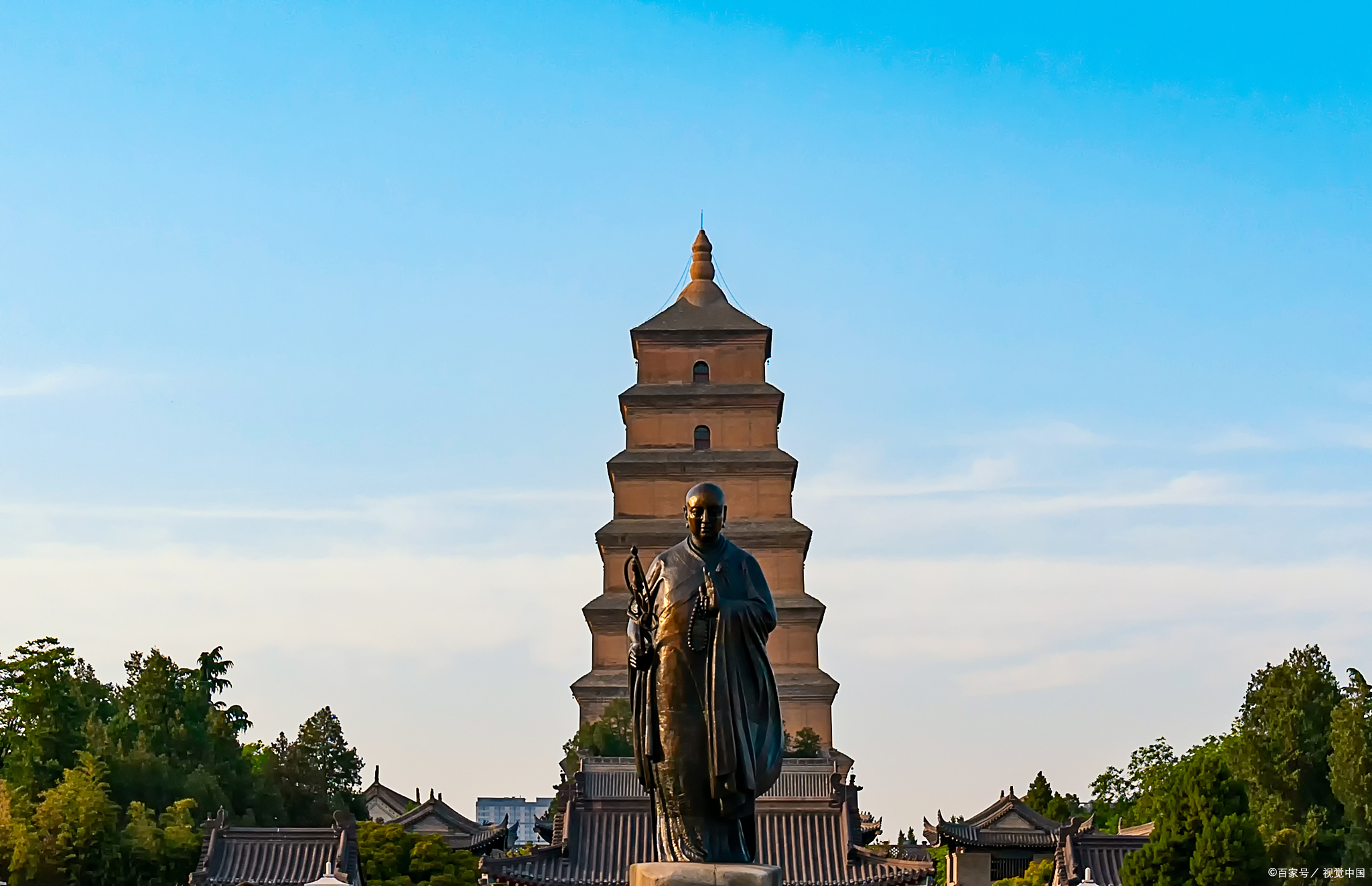 作为西安的一颗璀璨明珠,大慈恩寺无疑是一座富有历史底蕴的佛教古刹.