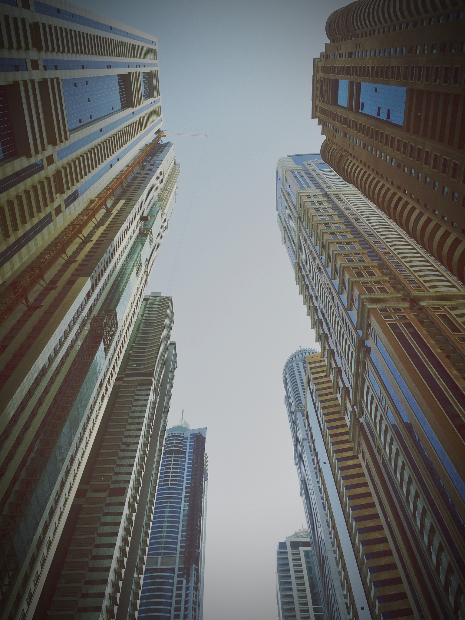 嘿,你听说过"19层一个人不敢看"吗?