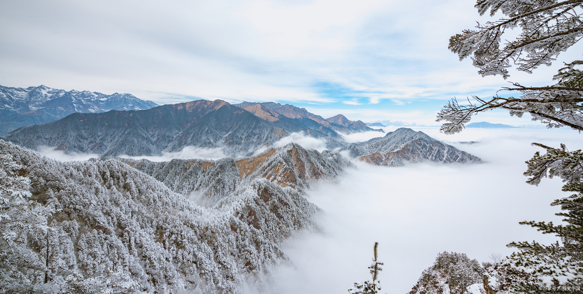 有山有水,还可以看雪山. 成都平原真的很宽.景点有很多.
