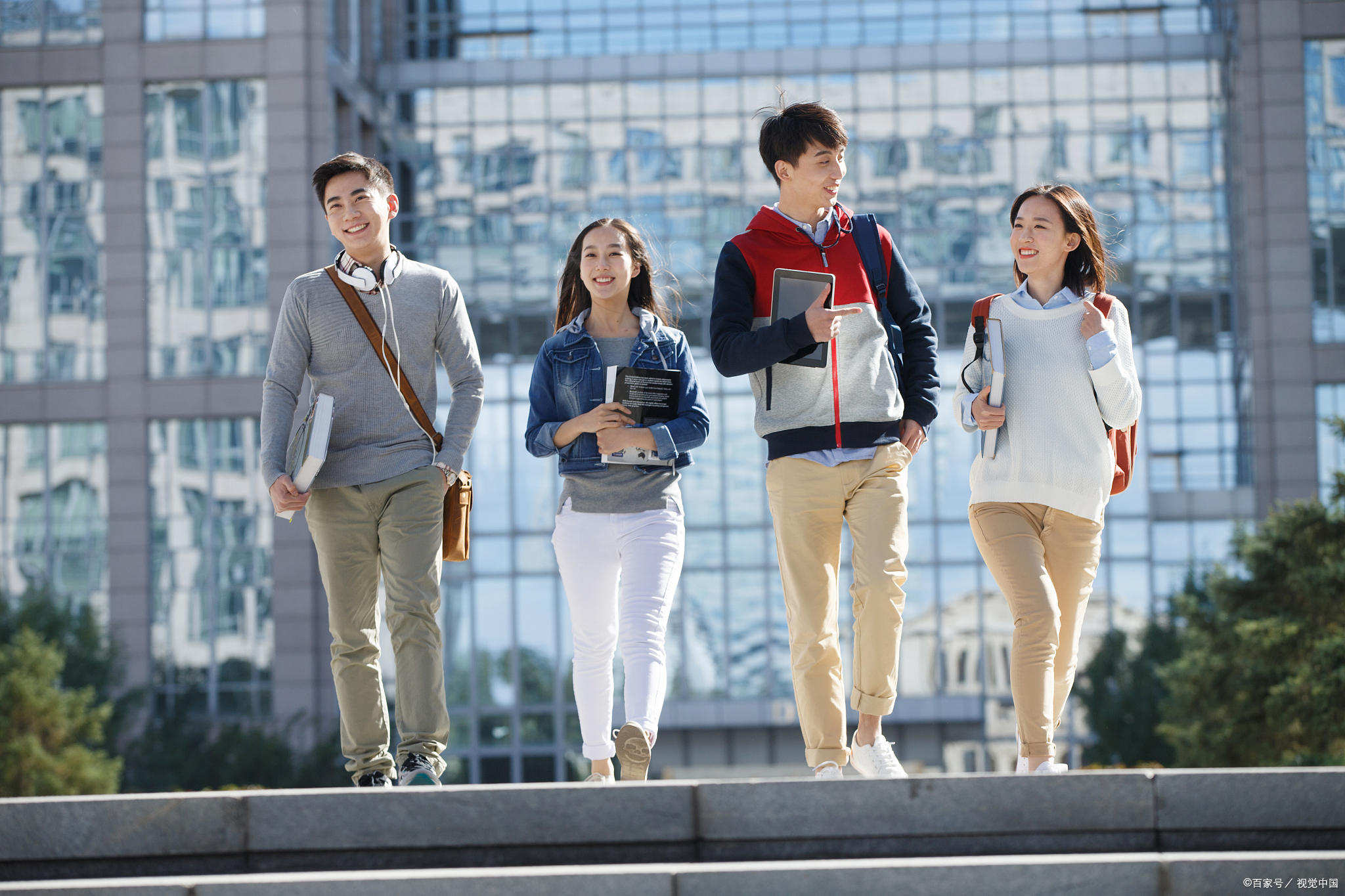 大学生就业的途径有哪些?如何利用这些途径来就业?