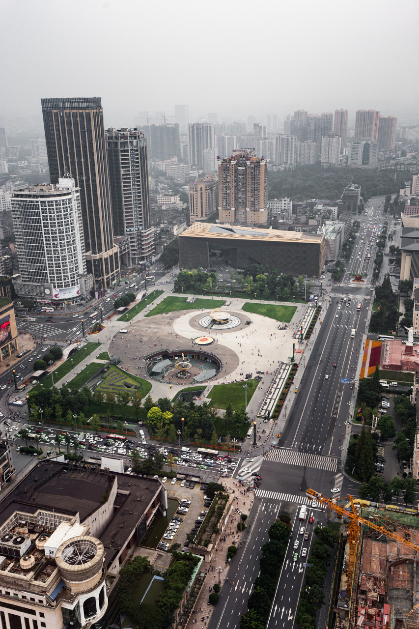 动态连更挑战# 天府广场位于中国四川省成都市的心脏地带,是这座呈行