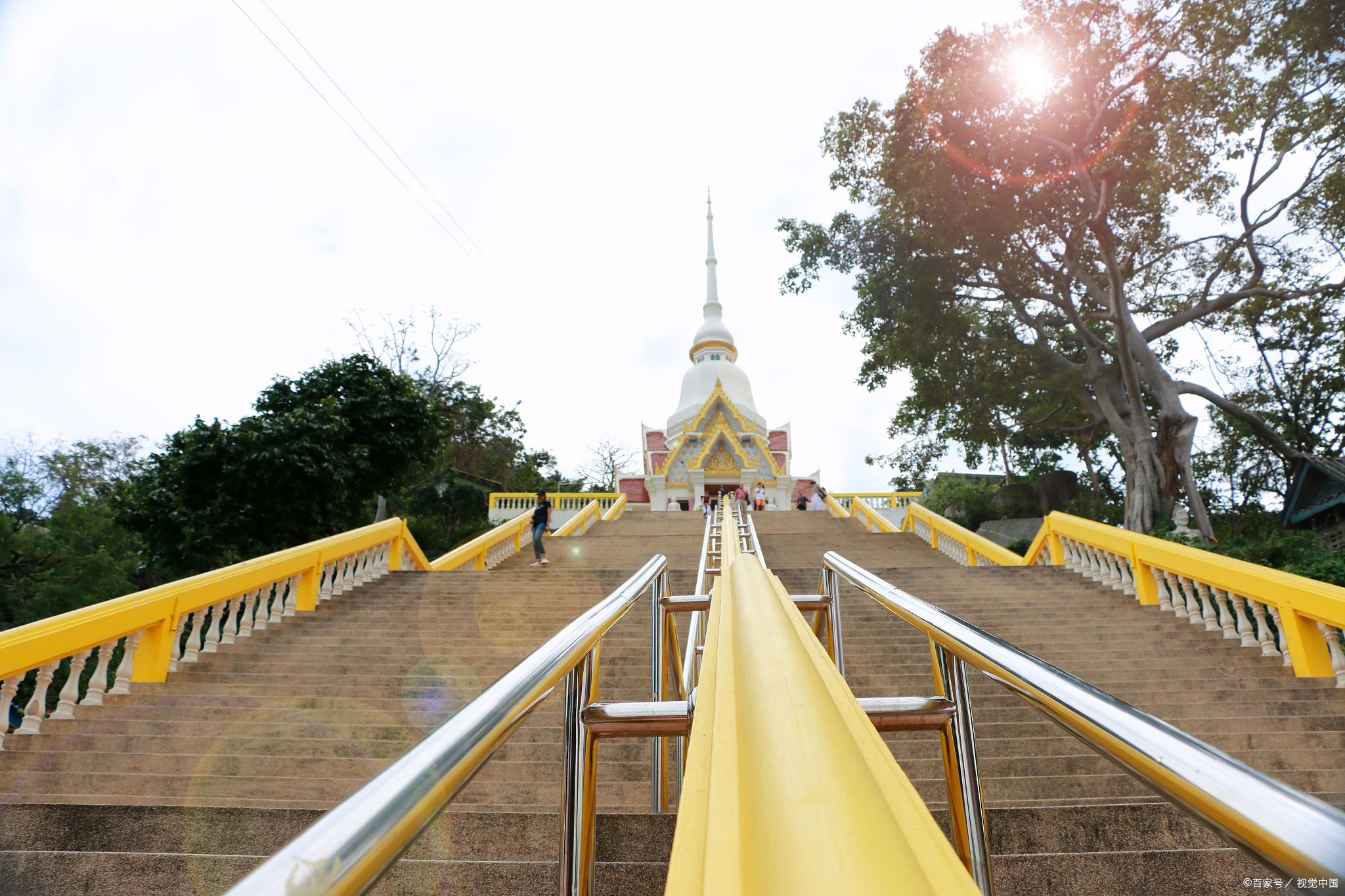 华欣:泰国皇室贵族的度假胜地  地理位置:华欣,这座充满传统气息的