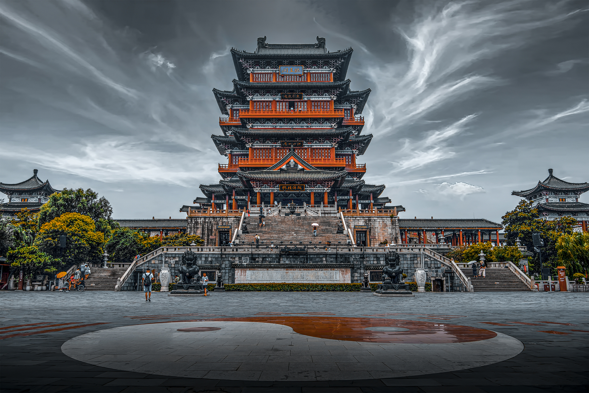 绳金塔街体验市井温情,八大山人梅湖景区赏雅致园林,象湖湿地公园观