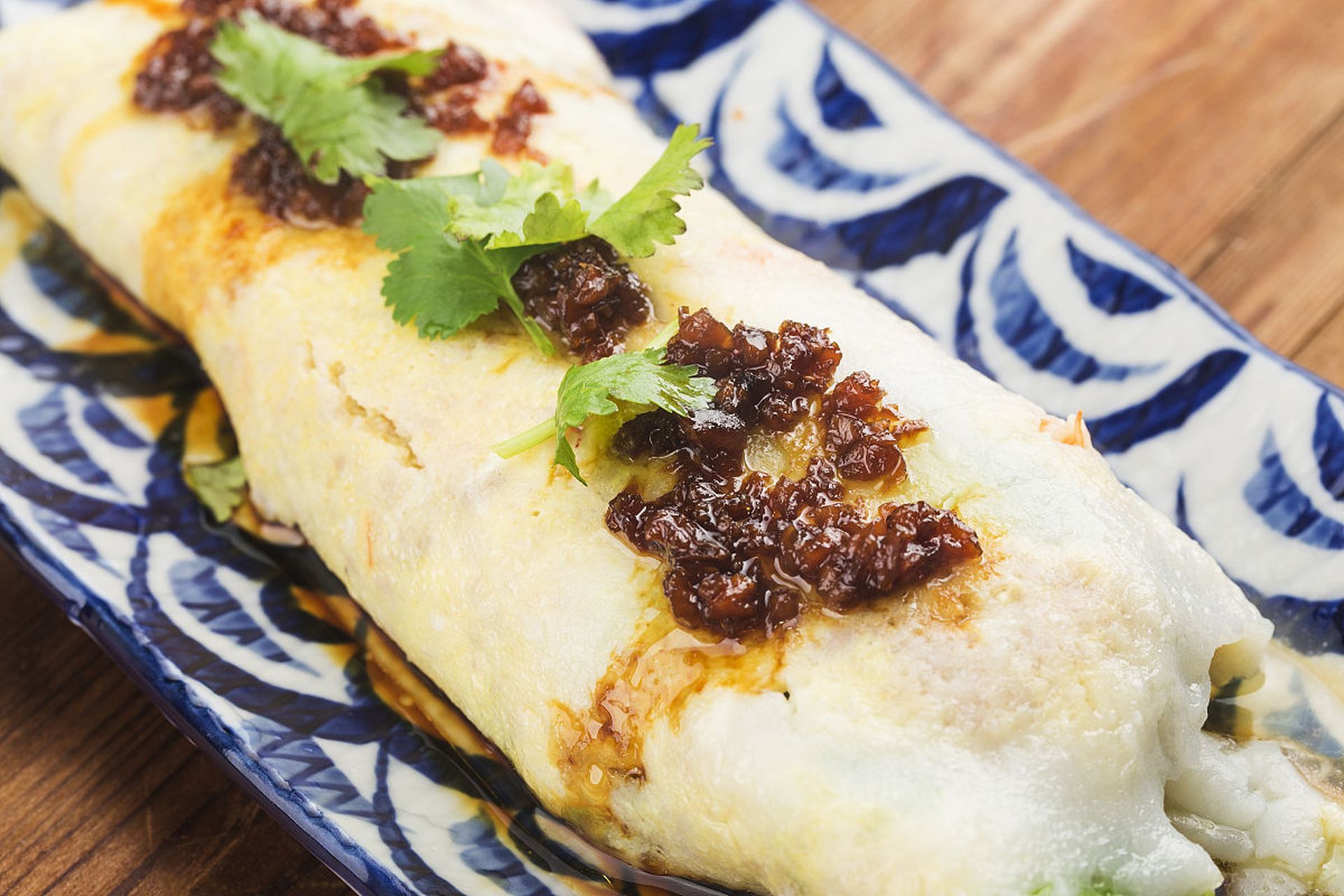 烧饵块  这也是云南当地的特色小吃,在云南的小摊贩最为常见,煮熟大米