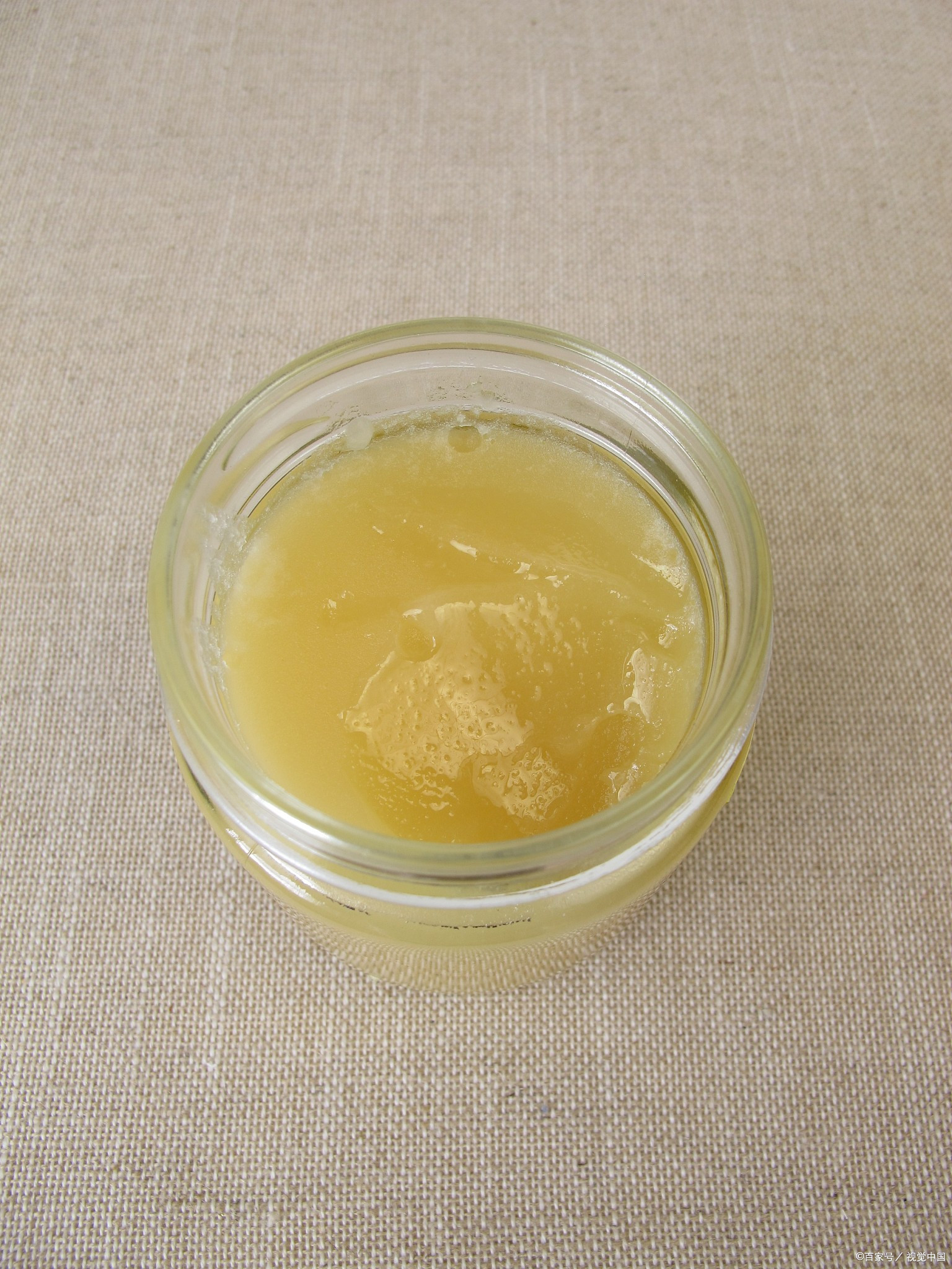 蜂蜜时间长结晶还能喝吗有毒吗(蜂蜜时间长结晶还能喝吗有毒吗图片)