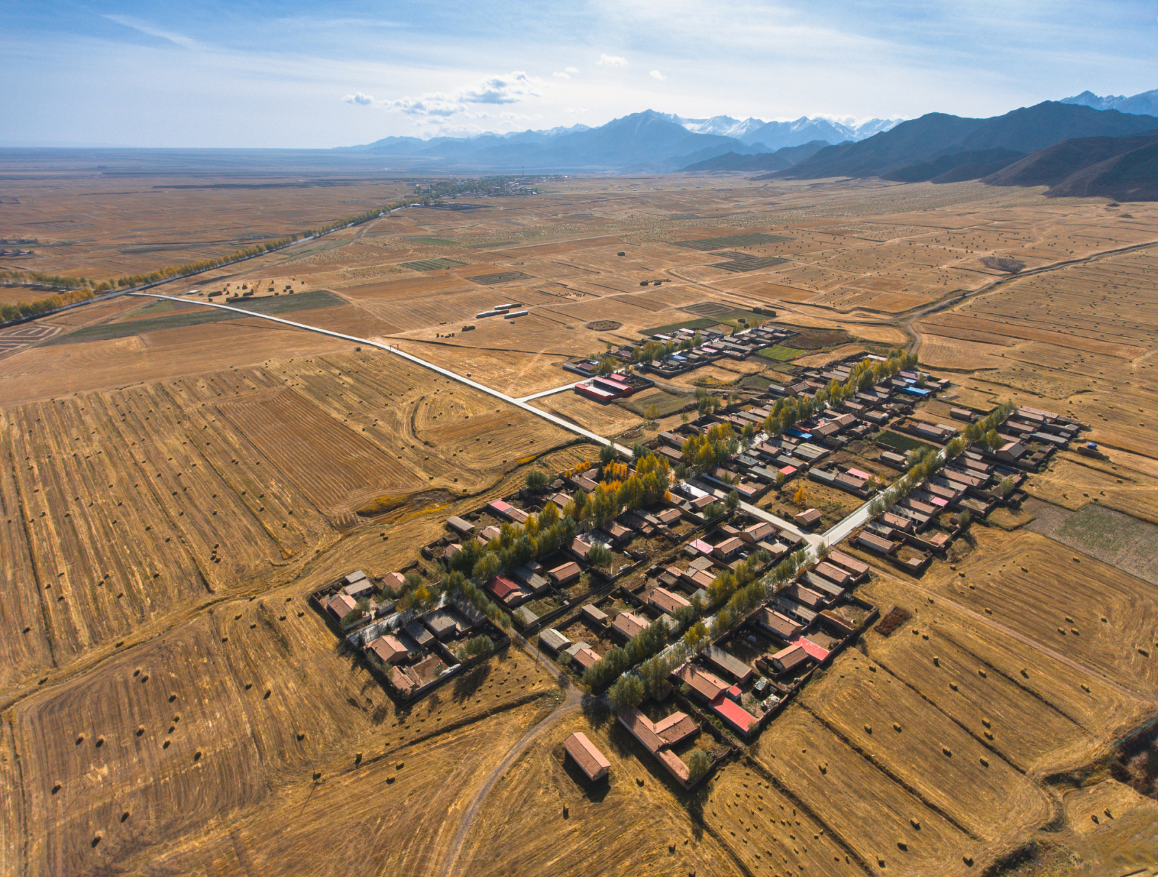 很难想象,去沙漠旅游还能遇到洪水,内蒙古阿拉善盟阿拉善左旗巴润别立