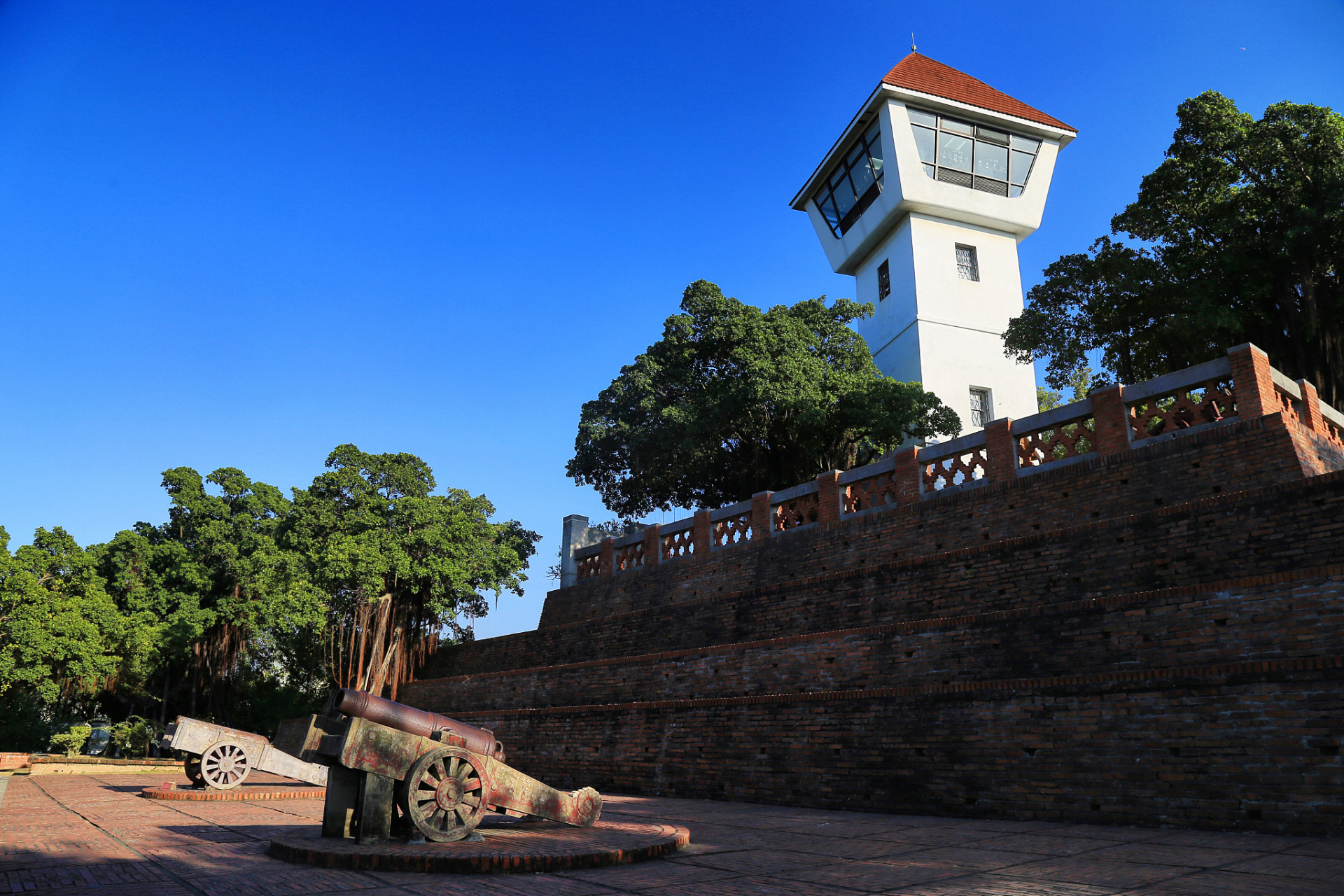 古涌金门是古代杭州西城门之一,历史可追溯至五代.