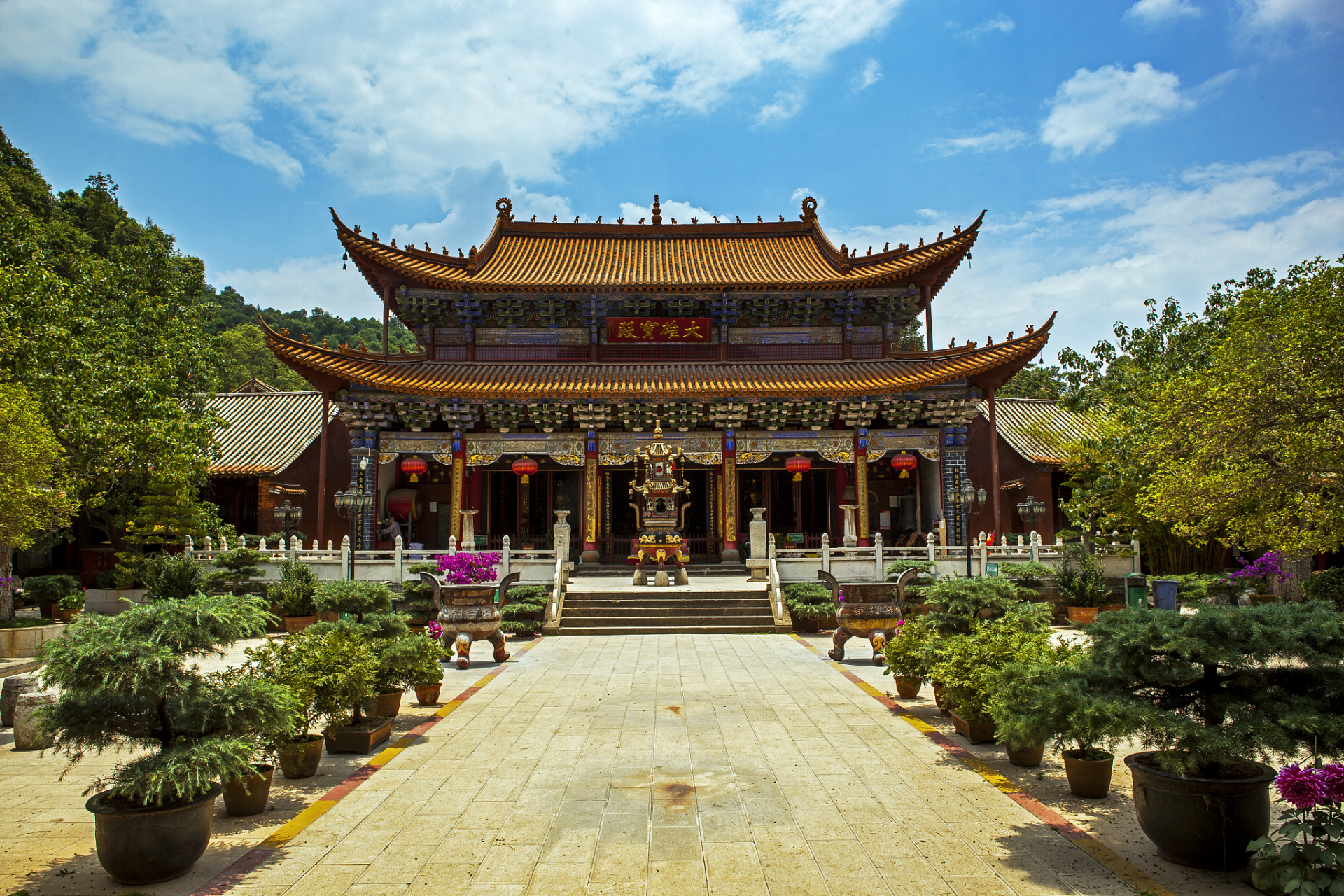 灵山寺景区位于葫芦岛市连山区山神庙子乡,是一座古老的寺庙,建于清