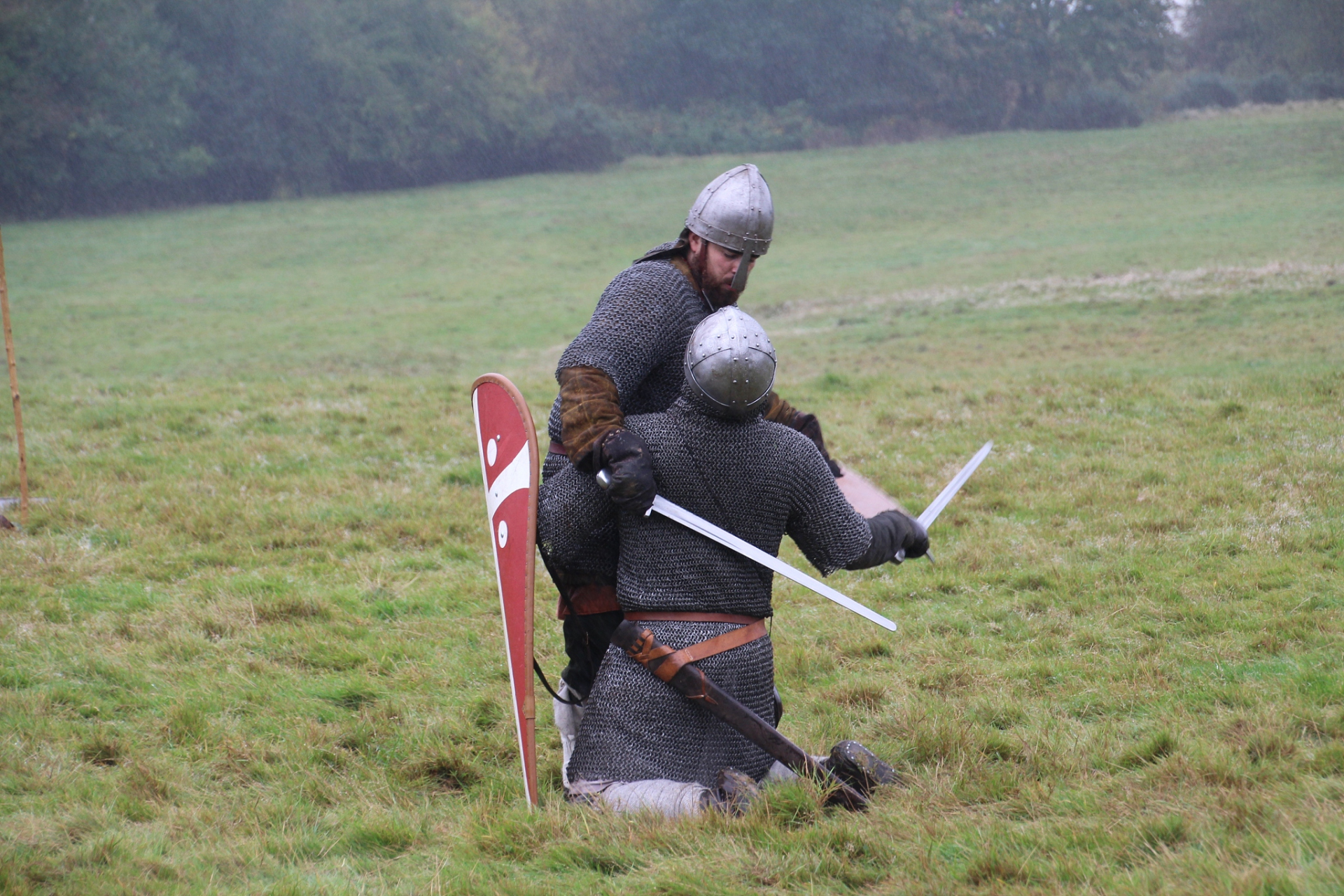 五个有一定基础的长矛兵可以干死一个熟练剑士吗?