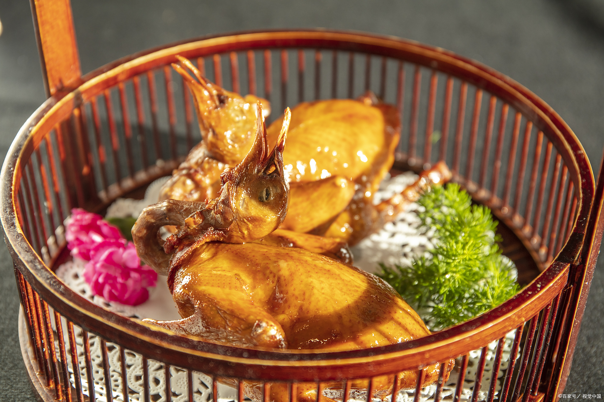 红烧乳鸽:令人欲罢不能的美味佳肴