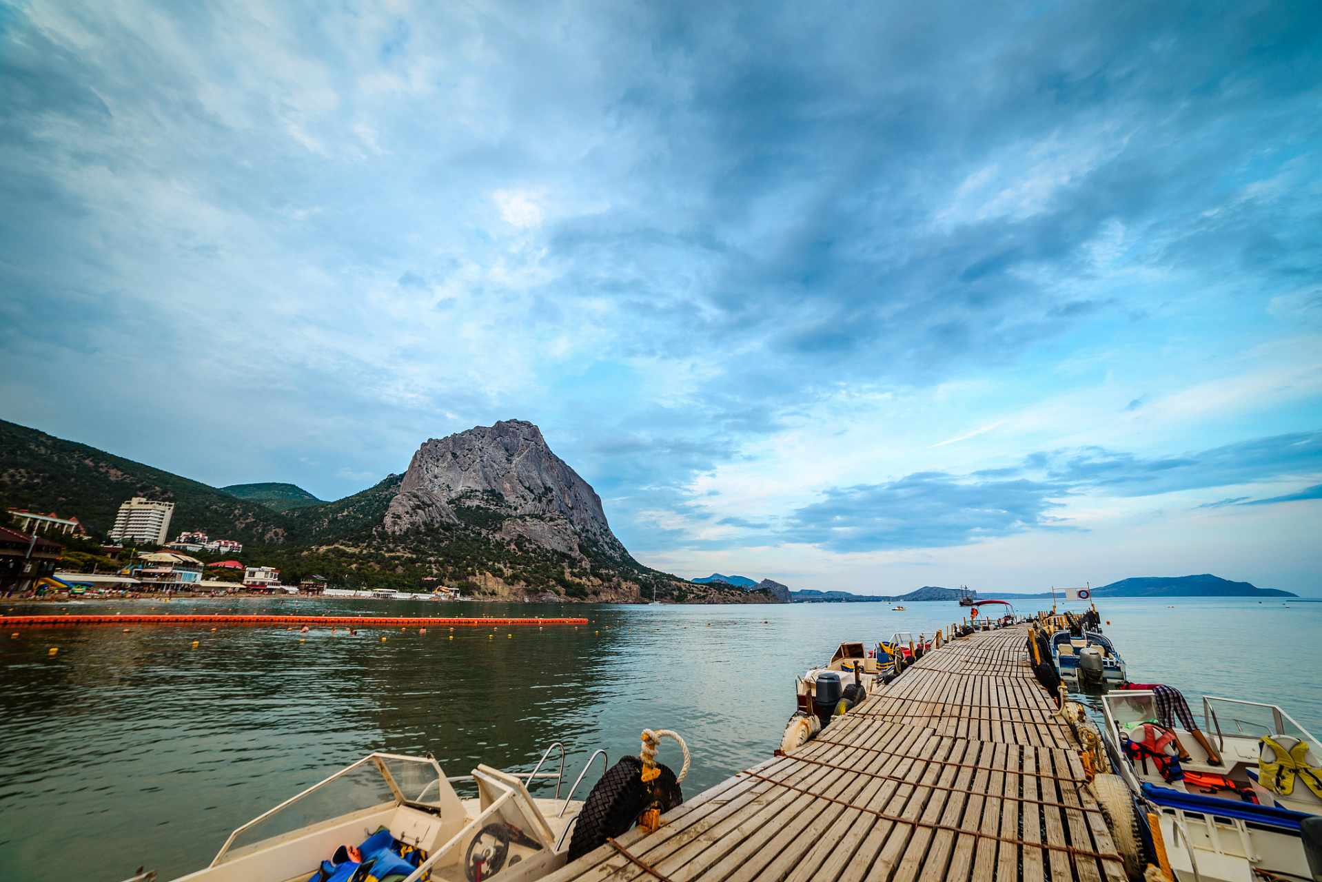千岛湖风景区中,梅峰岛一直以其壮观的自然景色吸引着游客的目光.