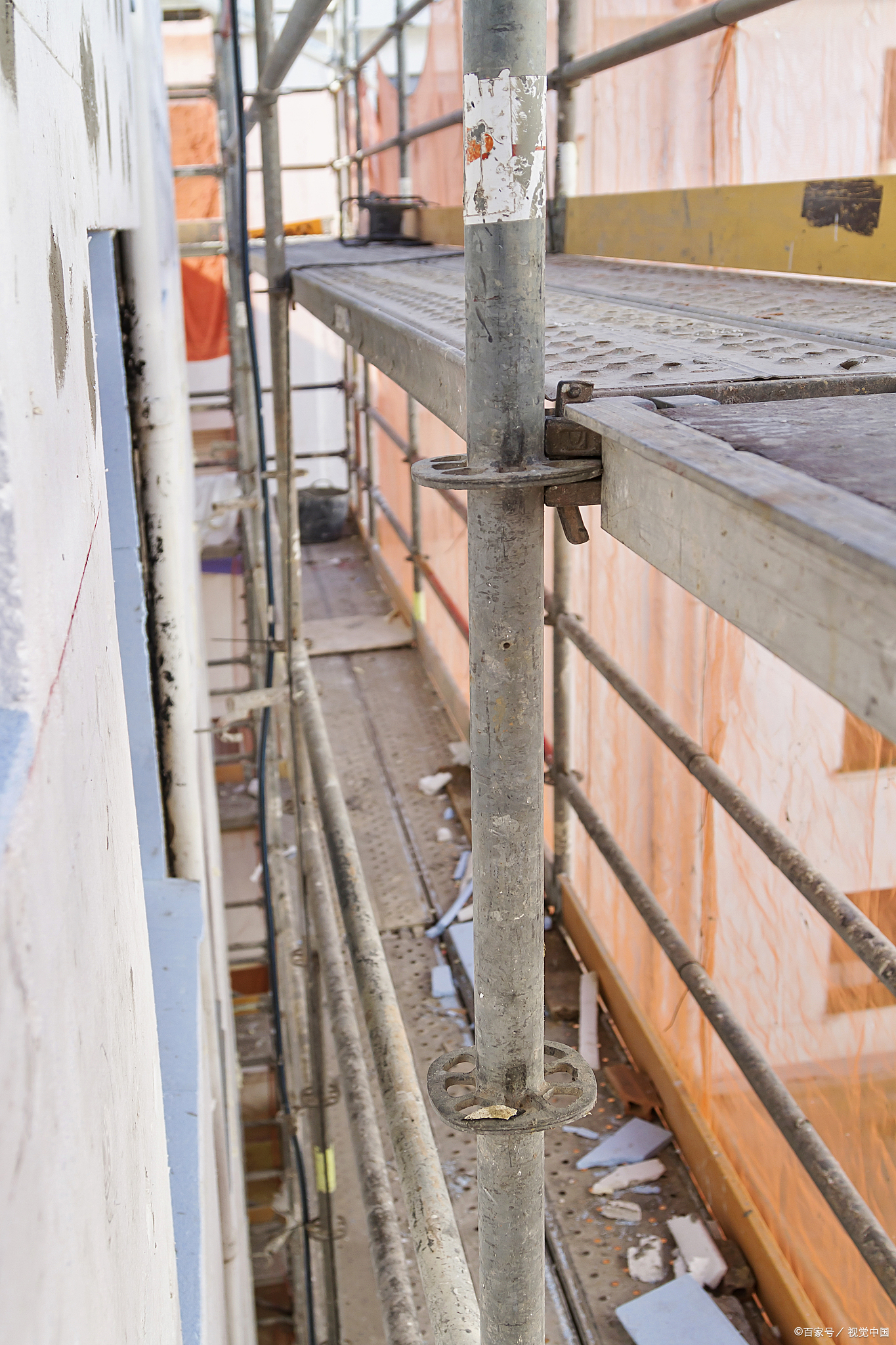 槽钢层是指用槽钢铺制的楼层,通常是用来安装空调主机,管道,电缆羌苘