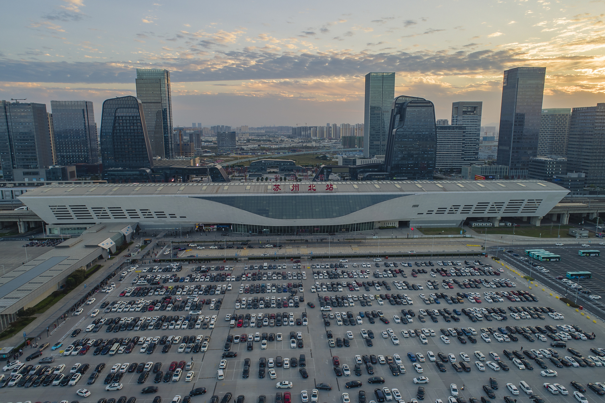 苏州园区站,苏州新区站就是沪宁城际线上的避让站,规模不会大; 苏州