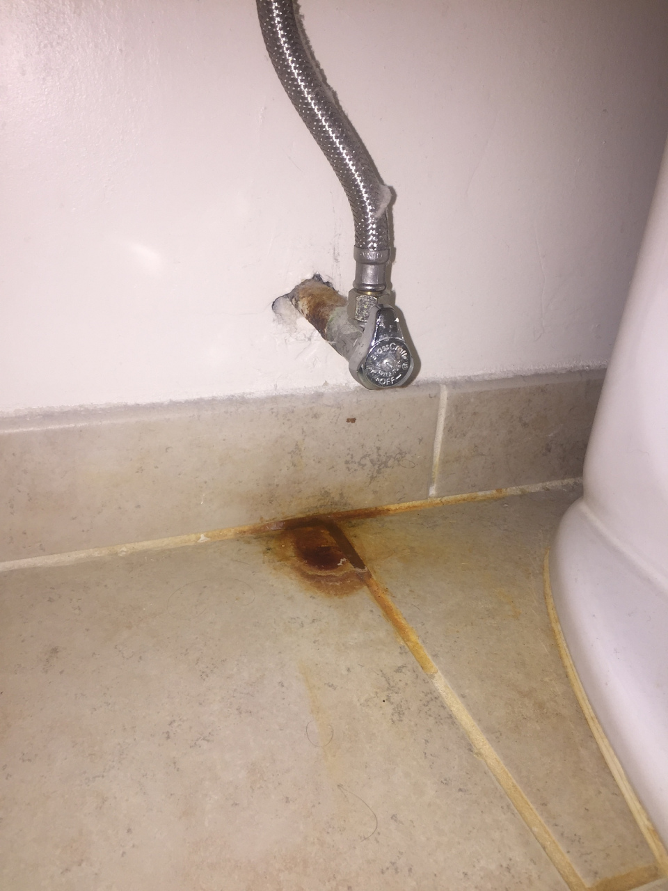 厨房,卫生间漏水?可能是防水层失效,水管破裂等问题.
