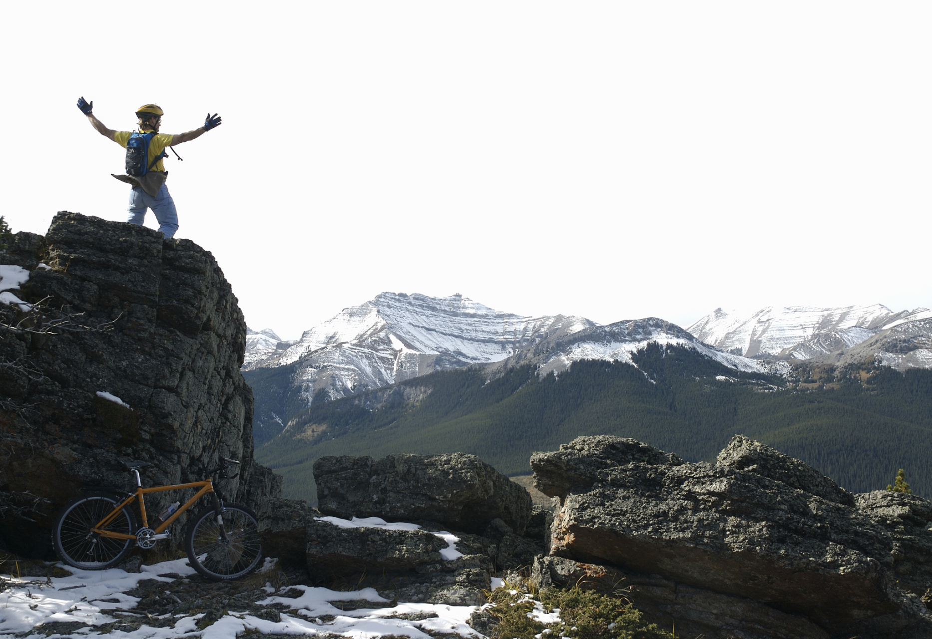 奔赴春天的旅行# 在攀登的过程中,你会看到各种各样的风景:或是云雾