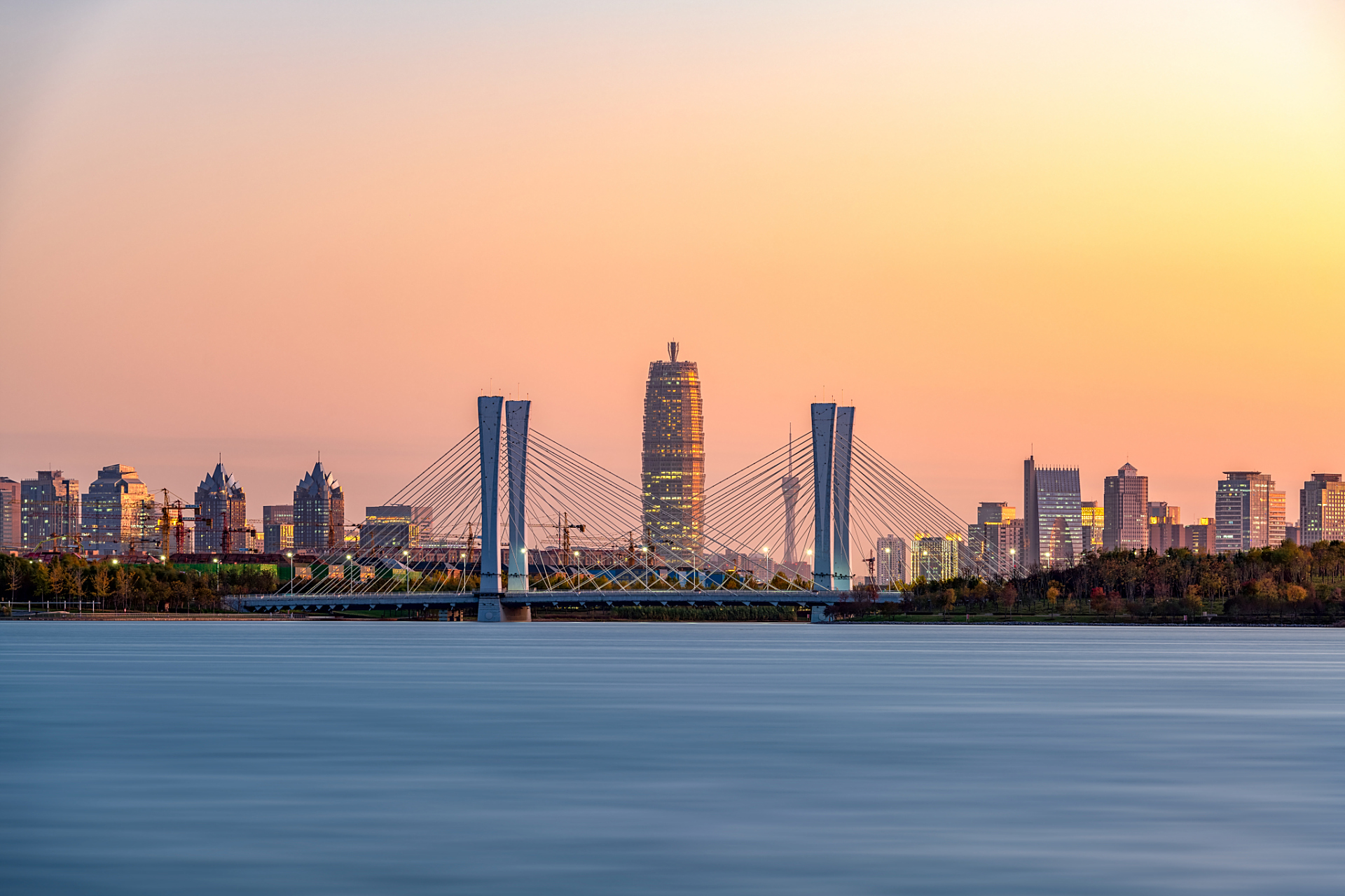 郑州,这座繁忙而又不失温情的城市,总是能在不经意间让我们感受到那些