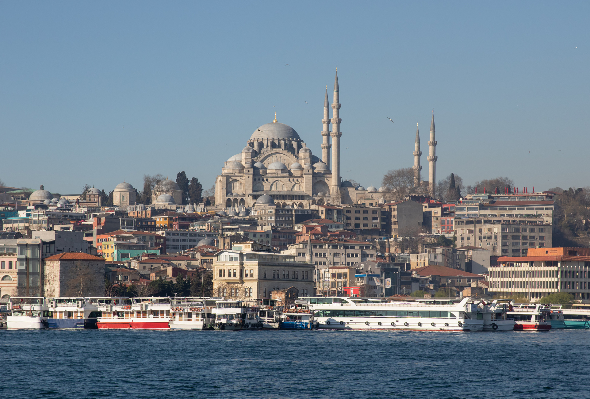 近日,土耳其国防部宣布,土耳其空军在伊拉克北部对"恐怖分子"进行了高