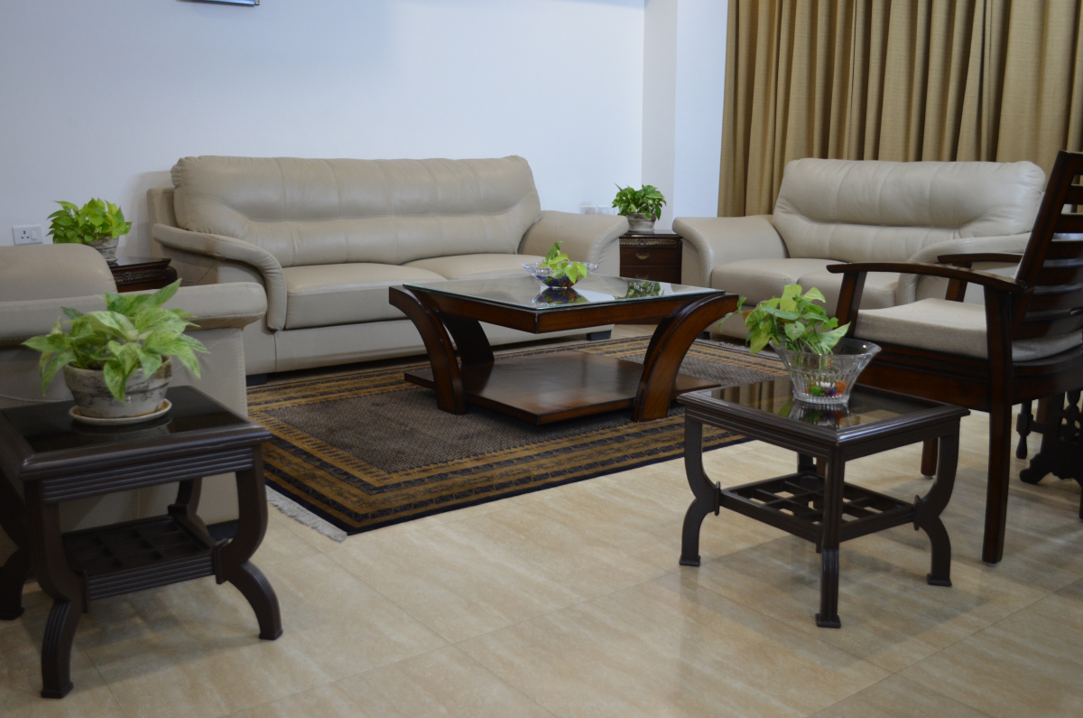 想象一下,一个家庭客厅的沙发,不再是固定的三人座或五人座,而是可以