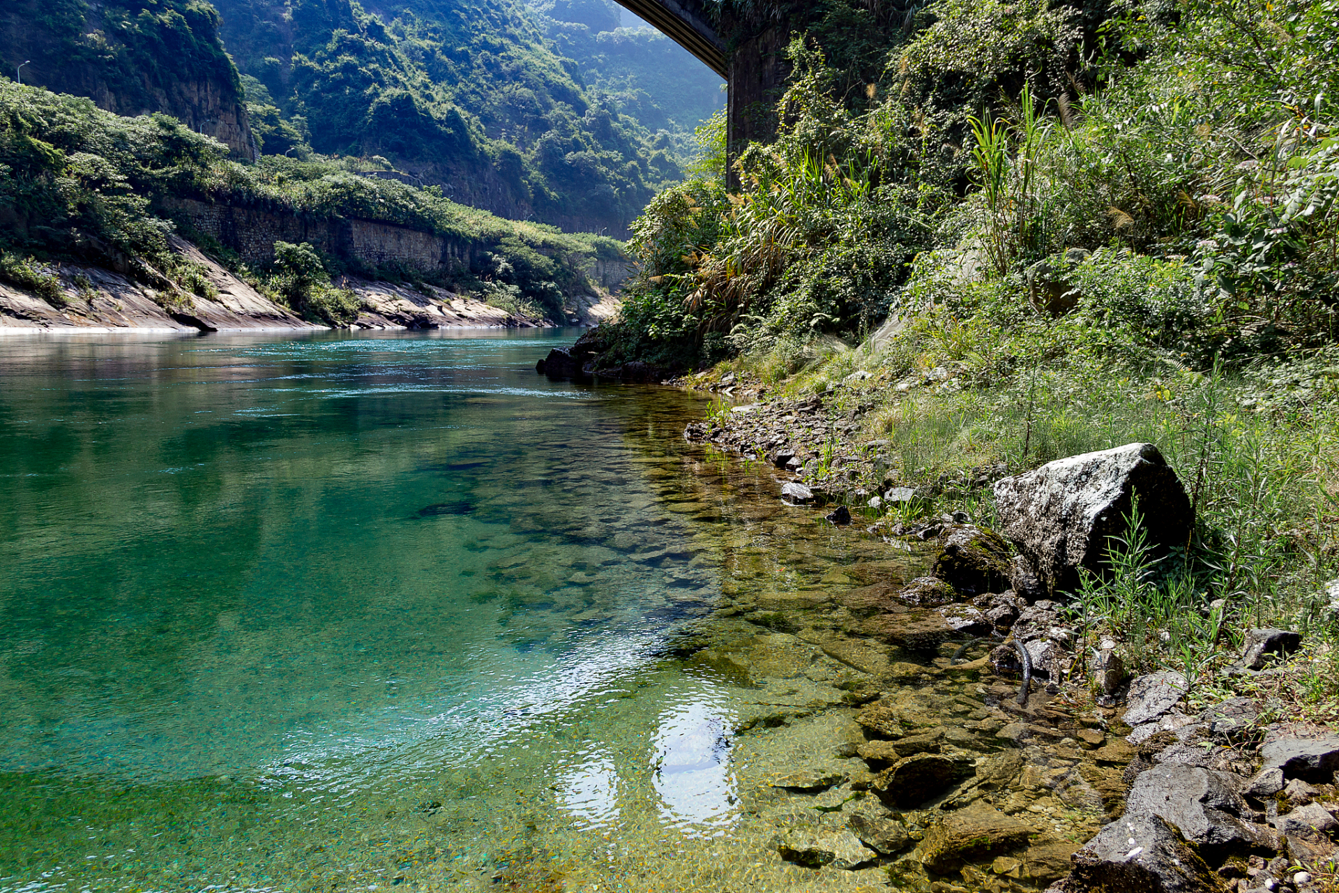 万源龙潭河风景区,依旧小众,它是大巴山的一潭绿.